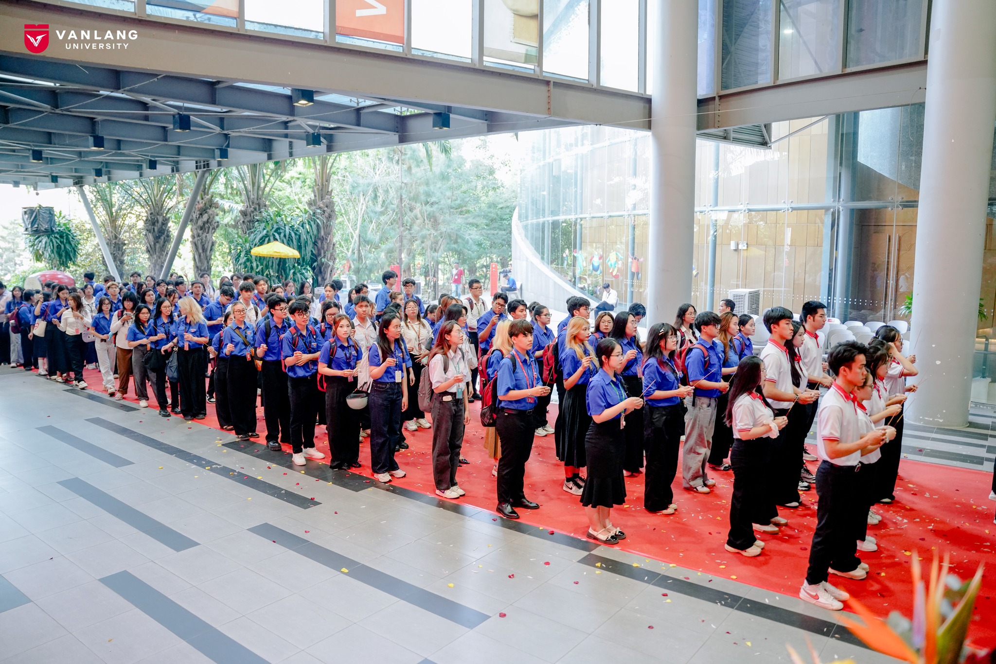 Giỗ tổ Hùng Vương tại Trường ĐH Văn Lang: Hành trình nuôi dưỡng tinh thần yêu nước cho sinh viên- Ảnh 2.