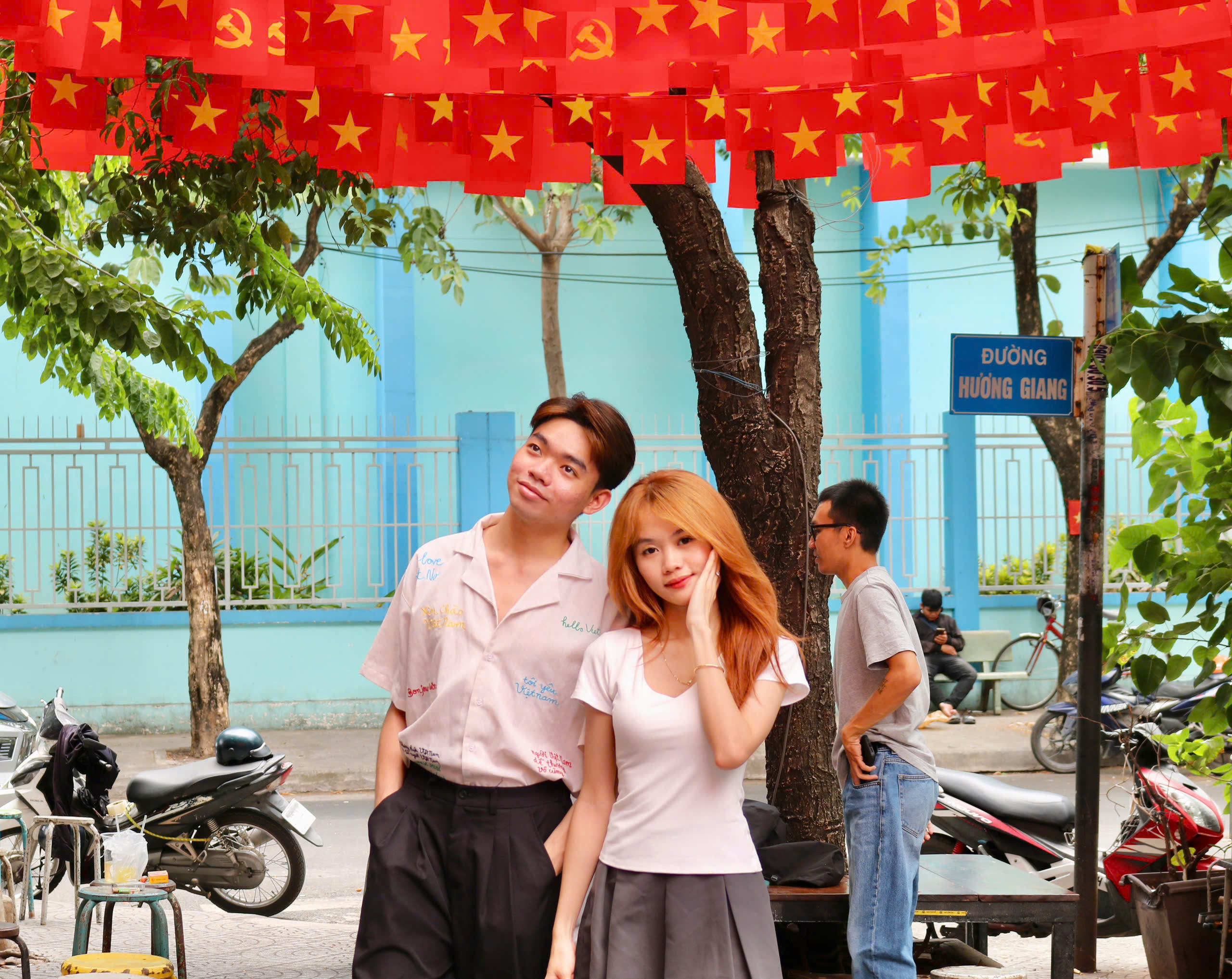 TP.HCM rợp cờ đỏ sao v&agrave;ng: &lsquo;Nh&igrave;n l&agrave; thấy đầy tự h&agrave;o&rsquo; - Ảnh 9.