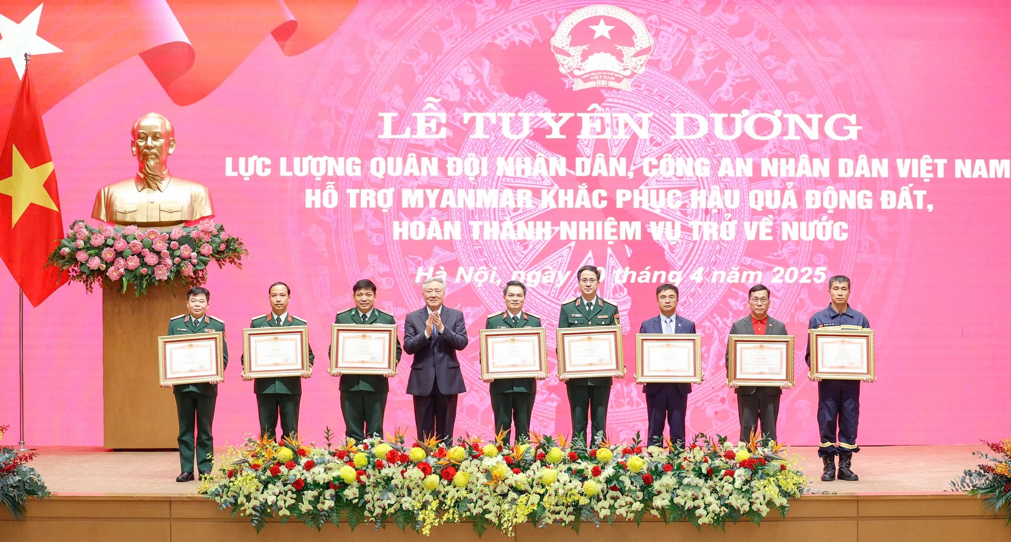 Thủ tướng tuyên dương lực lượng hỗ trợ Myanmar khắc phục hậu quả động đất - Ảnh 4.