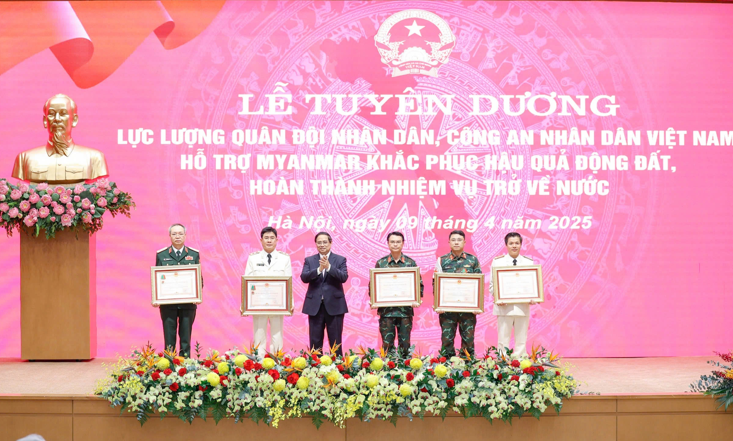 Thủ tướng tuyên dương lực lượng hỗ trợ Myanmar khắc phục hậu quả động đất - Ảnh 3.