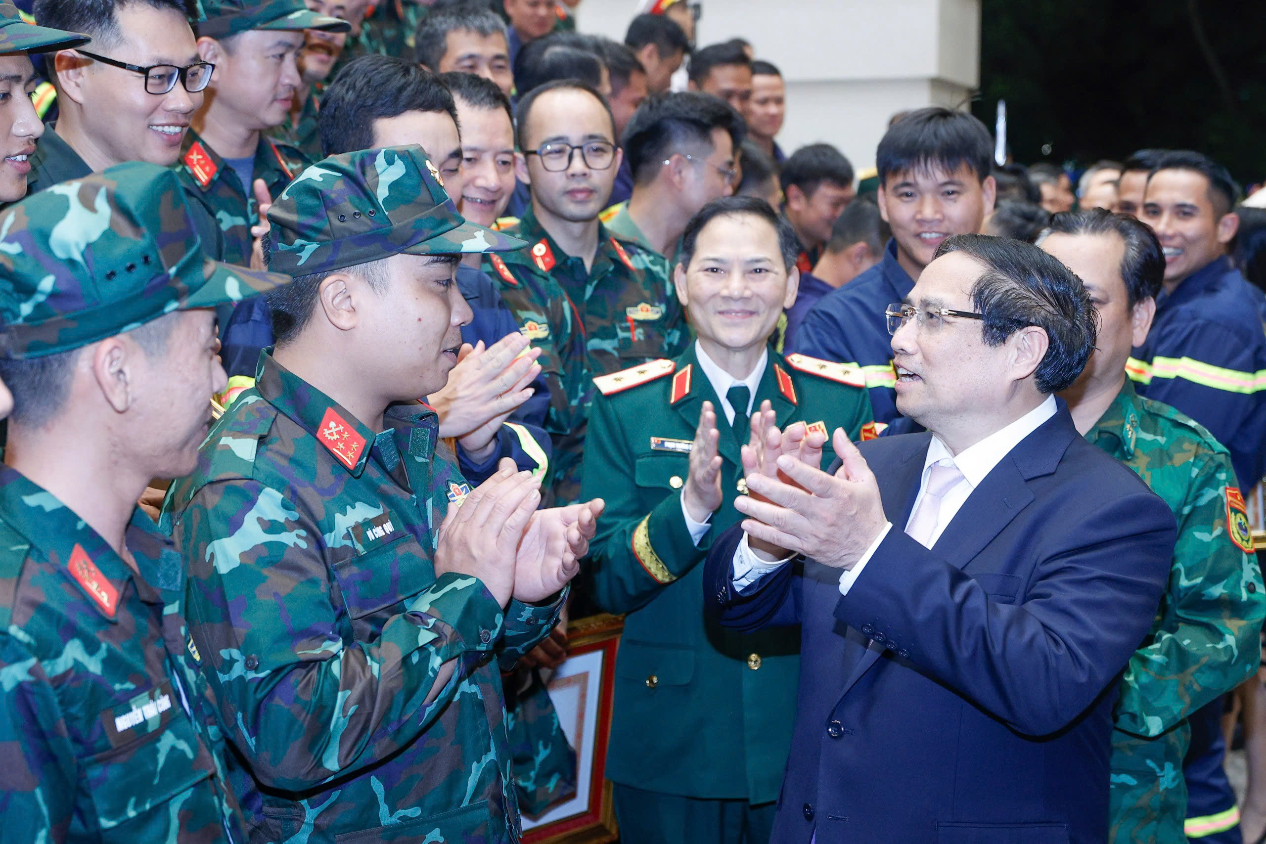 Thủ tướng tuyên dương lực lượng hỗ trợ Myanmar khắc phục hậu quả động đất - Ảnh 5.