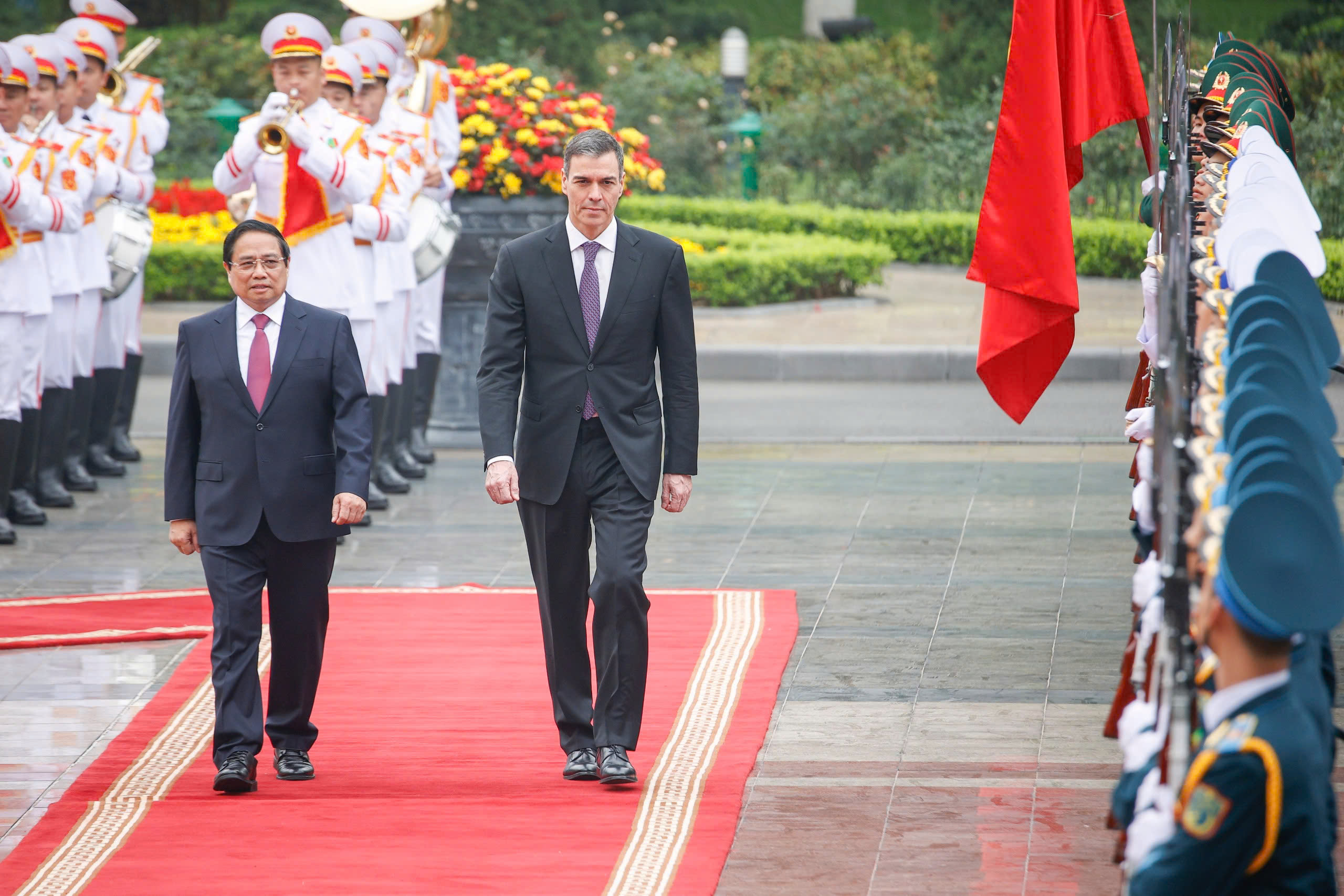 Thủ tướng Phạm Minh Chính chủ trì lễ đón Thủ tướng Tây Ban Nha Pedro Sanchez- Ảnh 3.