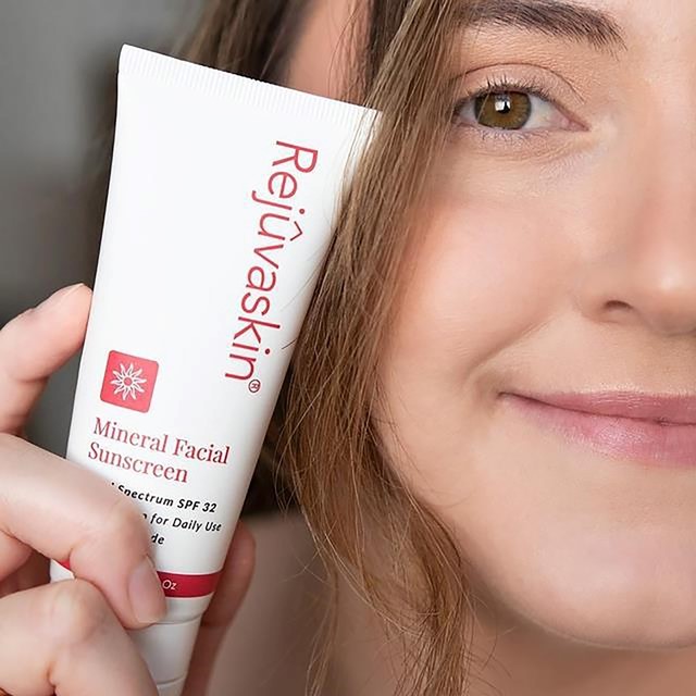 C&aacute;ch sử dụng kem chống nắng Rejuvaskin bảo vệ da to&agrave;n diện, kh&ocirc;ng tạo vệt trắng- Ảnh 7.