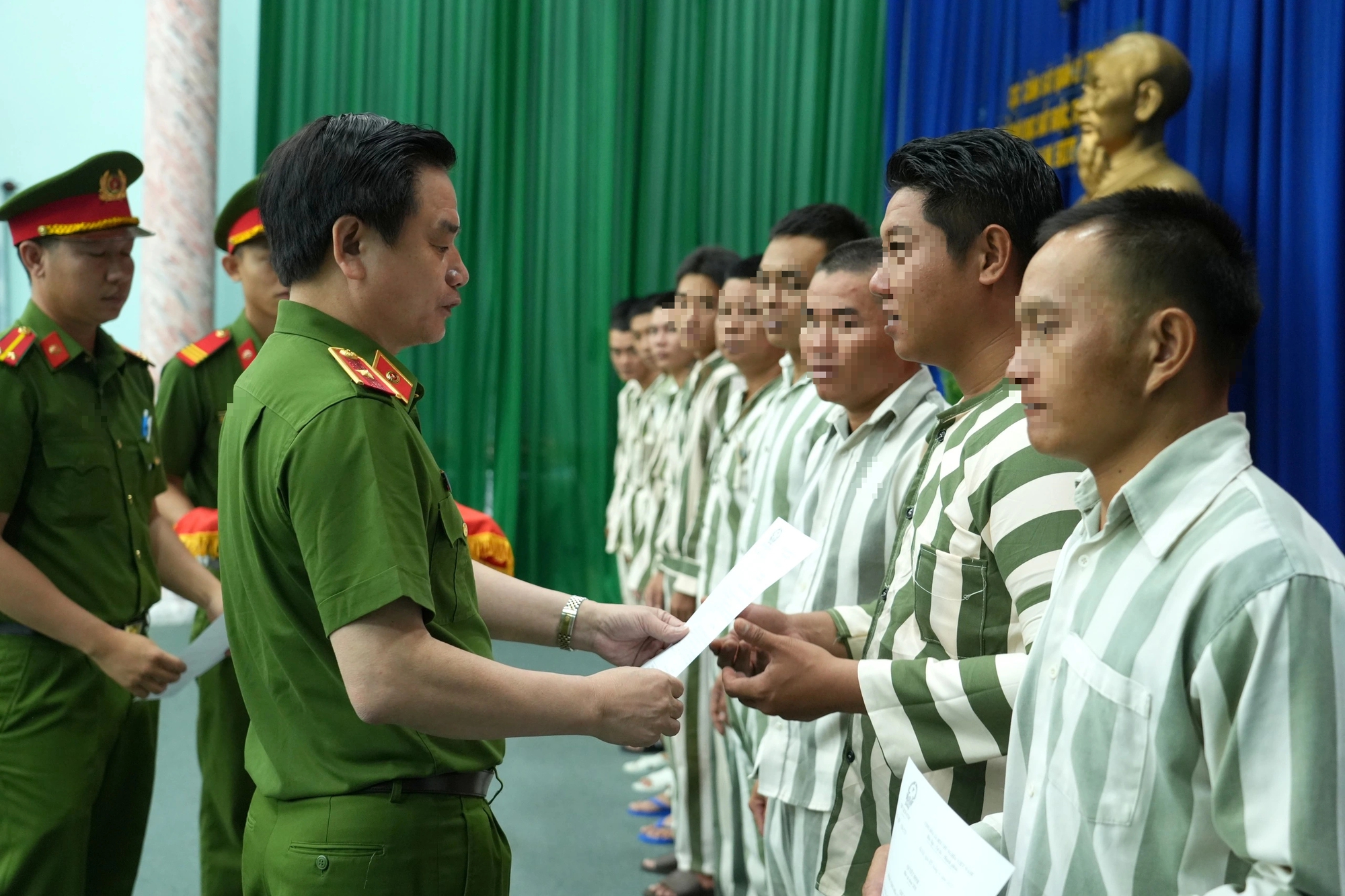 Quyết định đặc xá của Chủ tịch nước tại Trại giam Huy Khiêm cho 86 phạm nhân - Ảnh 2. Quyết định đặc xá của Chủ tịch nước tại Trại giam Huy Khiêm cho 86 phạm nhân - Ảnh 2.