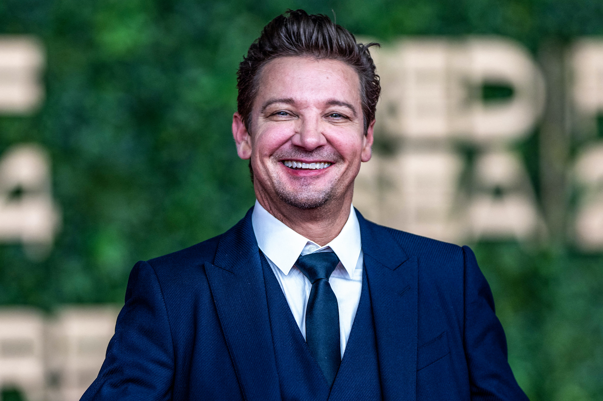 'Thần tiễn' Jeremy Renner kể khoảnh khắc 'hồi sinh' sau tai nạn kinh hoàng - Ảnh 1.