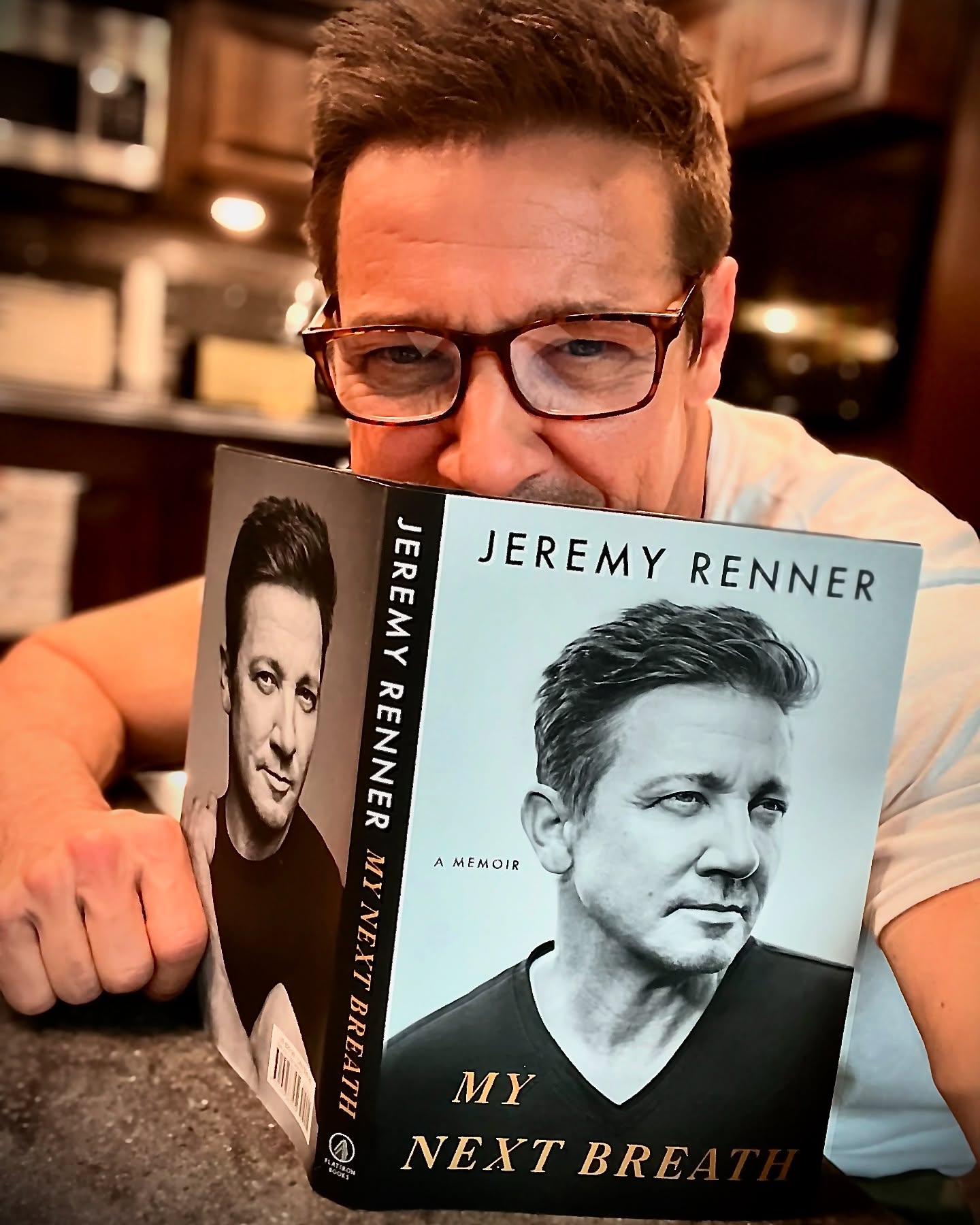 'Thần tiễn' Jeremy Renner kể khoảnh khắc 'hồi sinh' sau tai nạn kinh hoàng - Ảnh 2.