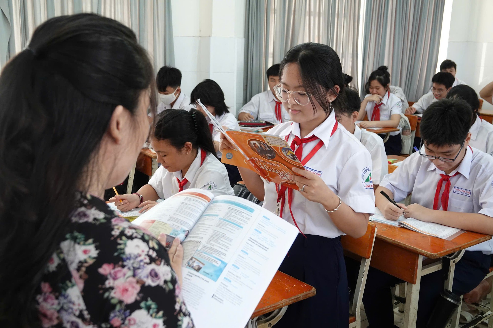 Gi&aacute;o vi&ecirc;n kh&ocirc;ng ki&ecirc;m nhiệm qu&aacute; nhiều việc để đảm bảo 
chất lượng gi&aacute;o dục- Ảnh 2.