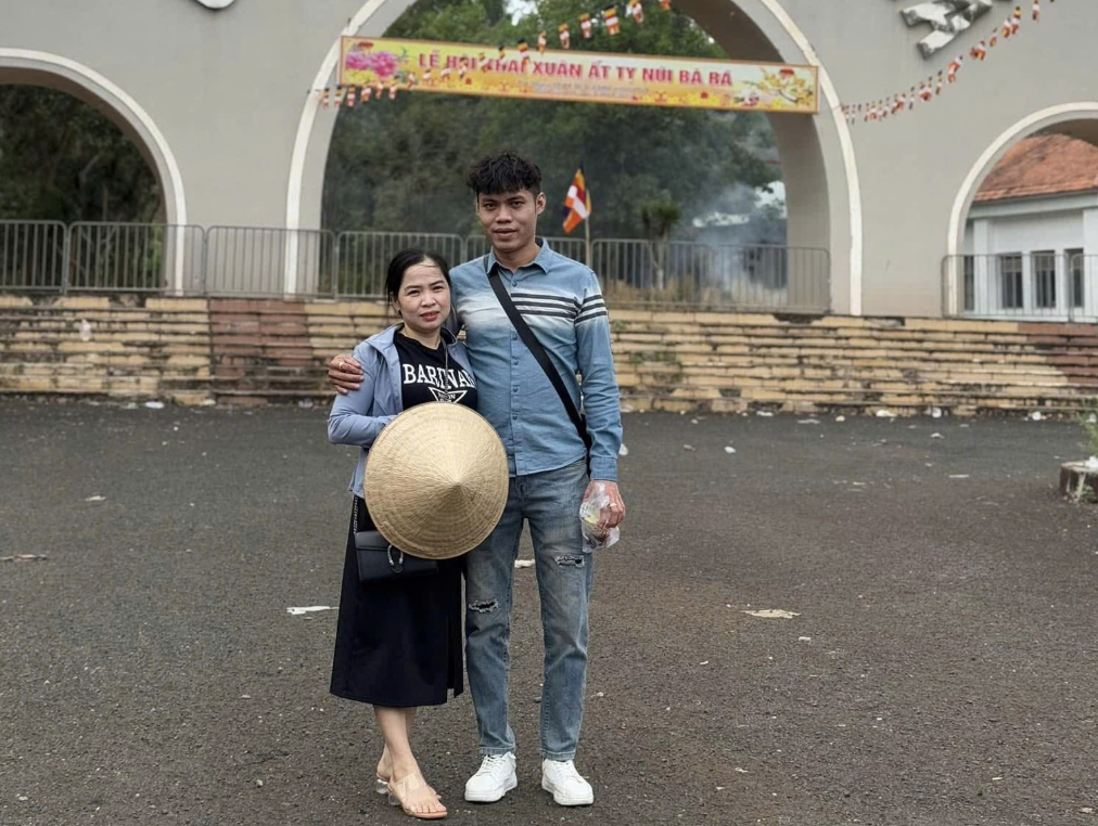 Anh công nhân nổi tiếng nhờ clip nấu ăn triệu view trên mạng xã hội - Ảnh 2.