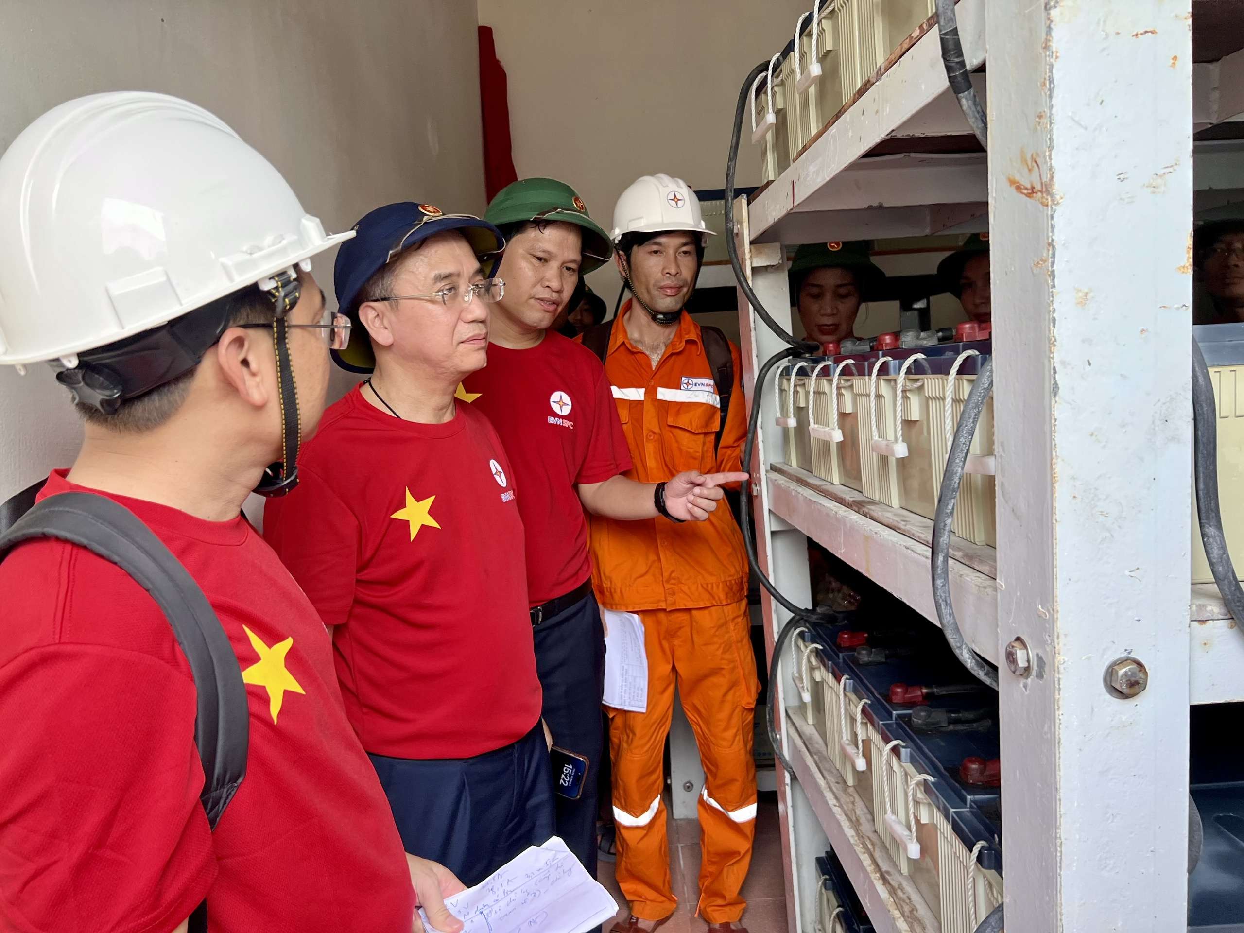 Thắp sáng điện lên Trường Sa Thắp sáng điện lên Trường Sa
