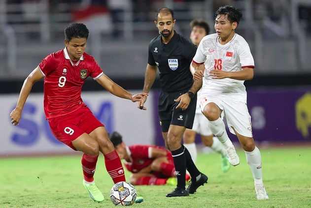 Ai bảo HCV SEA Games mất gi&aacute;, U.22 Indonesia nhất quyết kh&ocirc;ng bu&ocirc;ng: Việt Nam cũng thế!
- Ảnh 2.