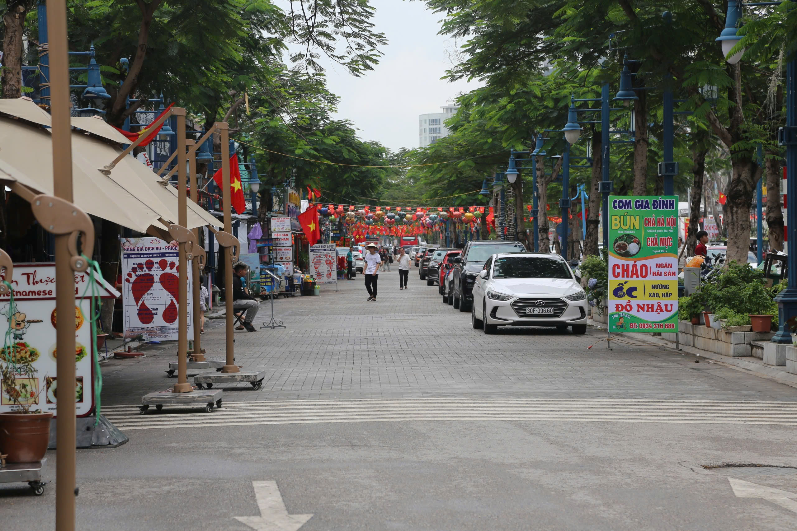 Hạ Long thưa khách, cảng tàu không còn chen lấn- Ảnh 2. Hạ Long thưa khách, cảng tàu không còn chen lấn- Ảnh 2.
