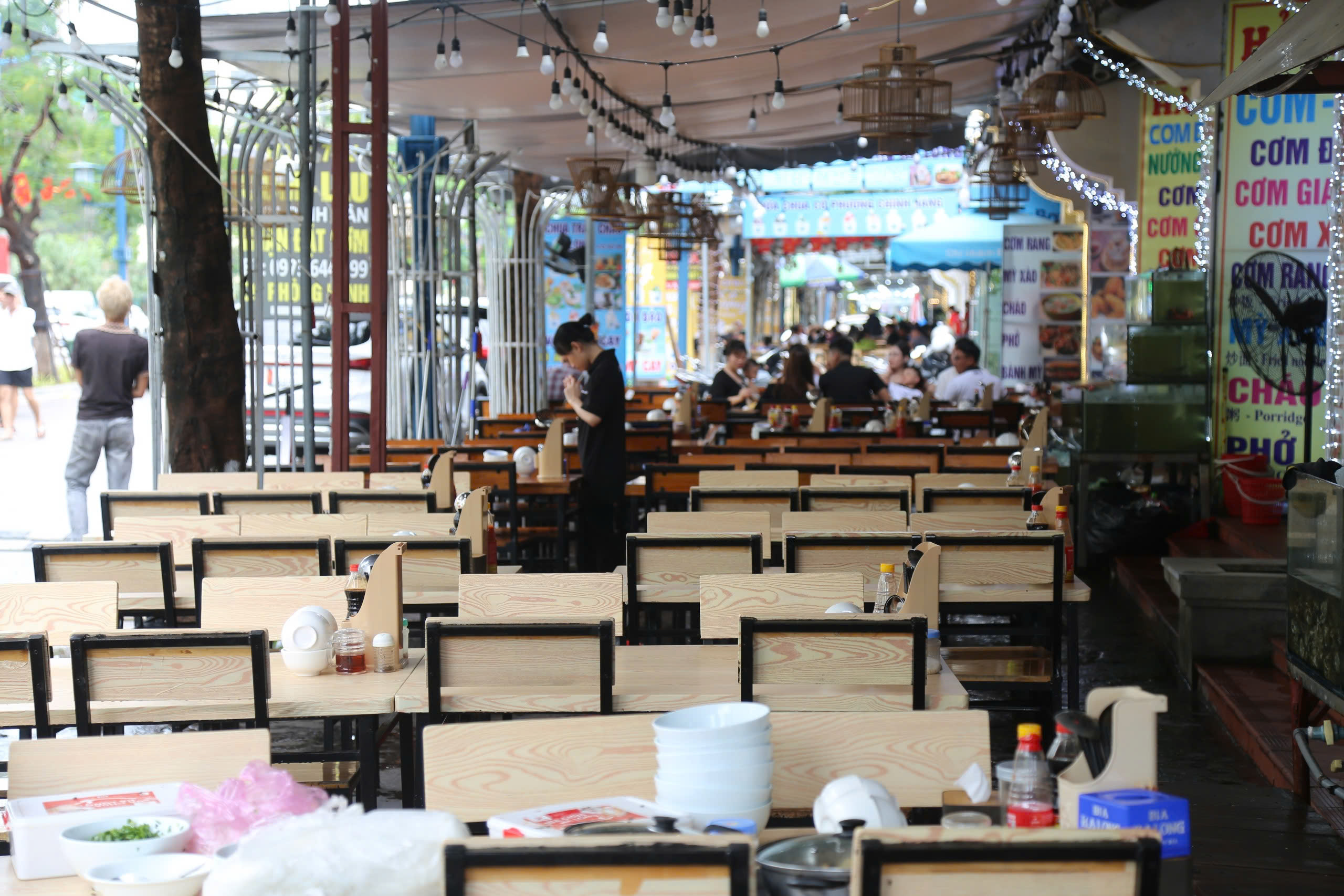 Hạ Long thưa khách, cảng tàu không còn chen lấn- Ảnh 7. Hạ Long thưa khách, cảng tàu không còn chen lấn- Ảnh 7.