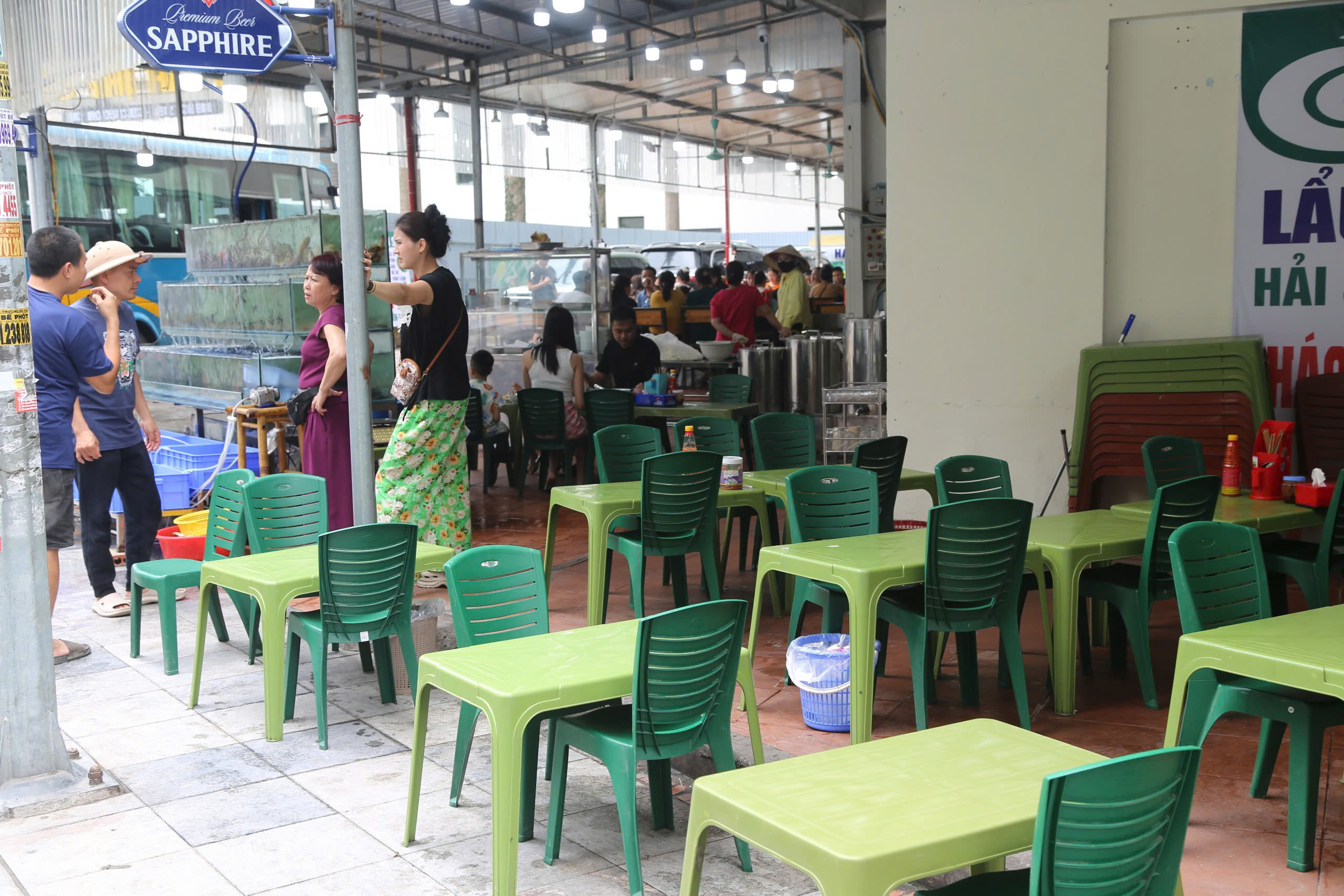 Hạ Long thưa khách, cảng tàu không còn chen lấn- Ảnh 6. Hạ Long thưa khách, cảng tàu không còn chen lấn- Ảnh 6.