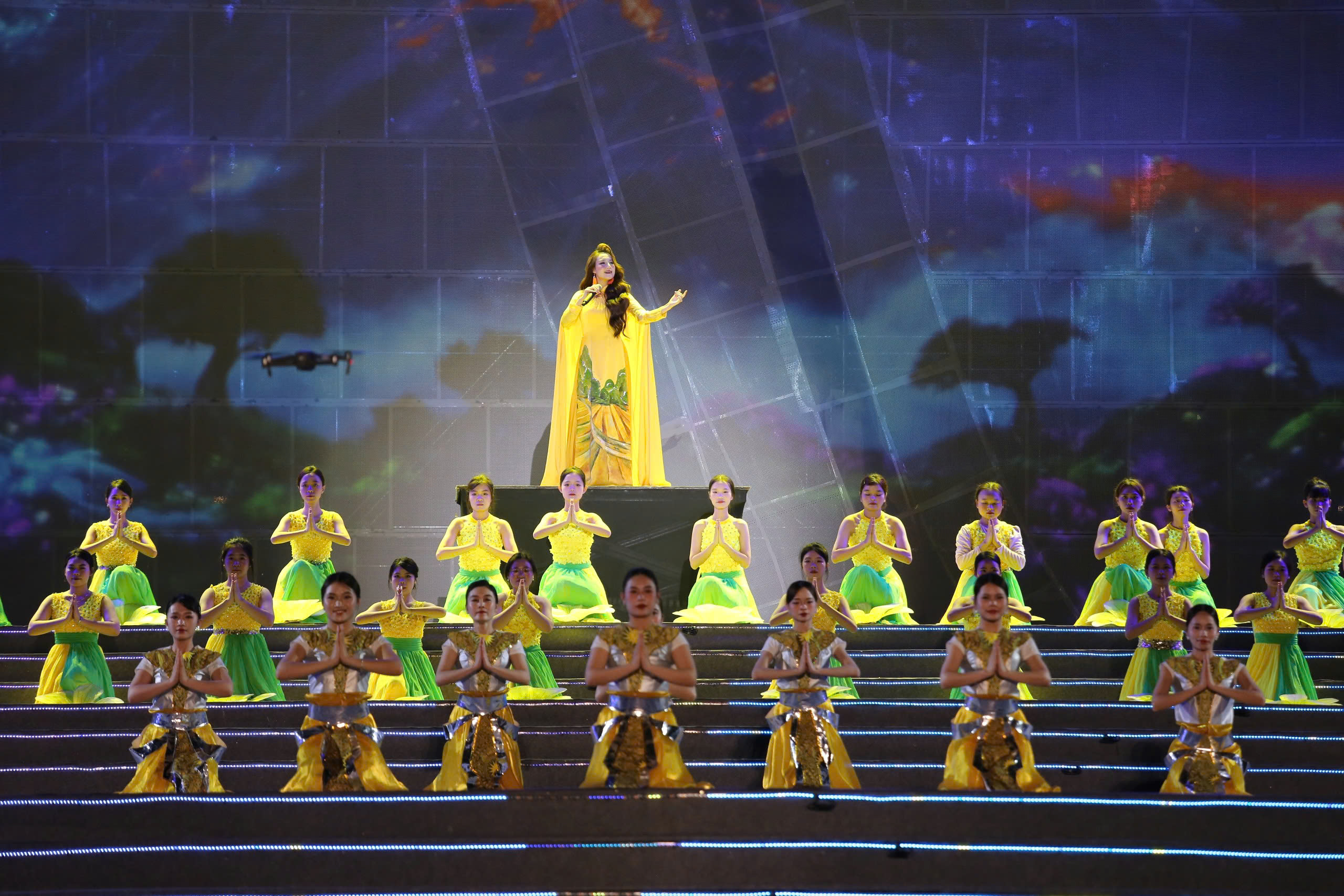 Quảng Ninh đãi khách bằng carnaval Hạ Long rực rỡ sắc màu- Ảnh 2. Quảng Ninh đãi khách bằng carnaval Hạ Long rực rỡ sắc màu- Ảnh 2.