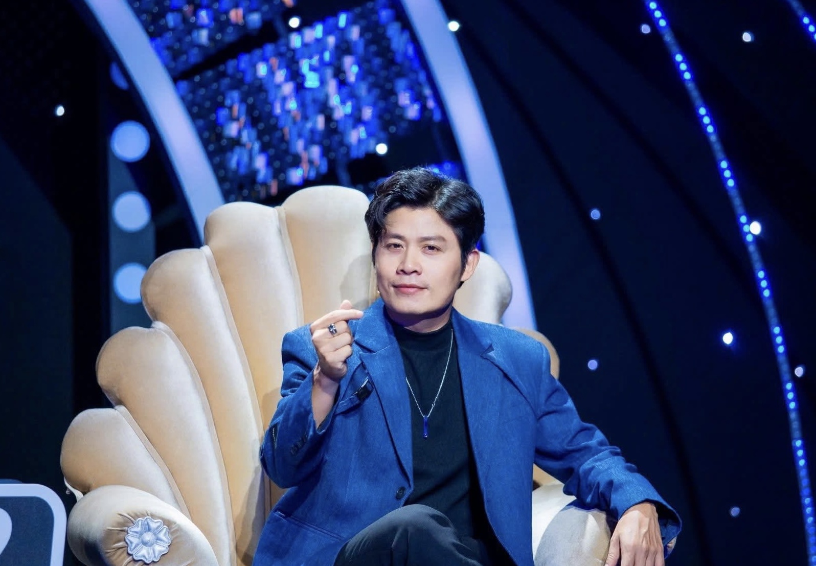 Showbiz 9.5: Phan Đinh Tùng phẫu thuật màng nhĩ; Mỹ Lệ nói về Phương Thanh- Ảnh 3. Showbiz 9.5: Phan Đinh Tùng phẫu thuật màng nhĩ; Mỹ Lệ nói về Phương Thanh- Ảnh 3.