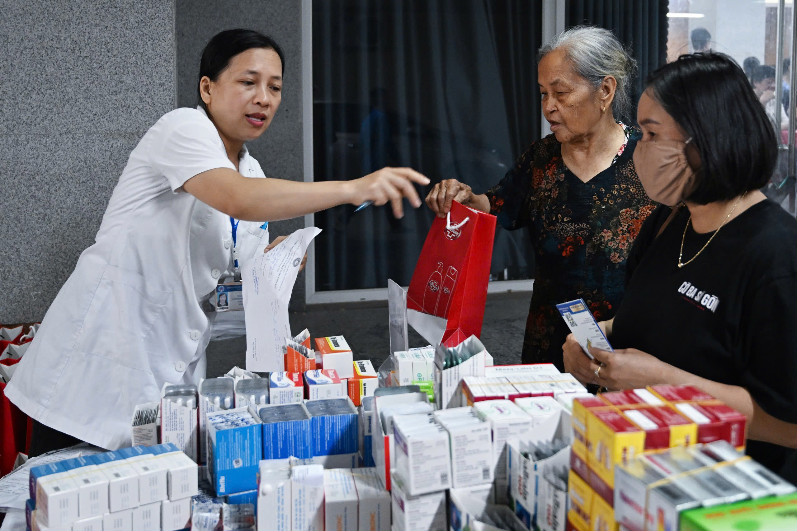 Thầy thuốc trẻ Việt Nam xung kích trong kỷ nguyên số và khát vọng hùng cường - Ảnh 4. Thầy thuốc trẻ Việt Nam xung kích trong kỷ nguyên số và khát vọng hùng cường - Ảnh 4.