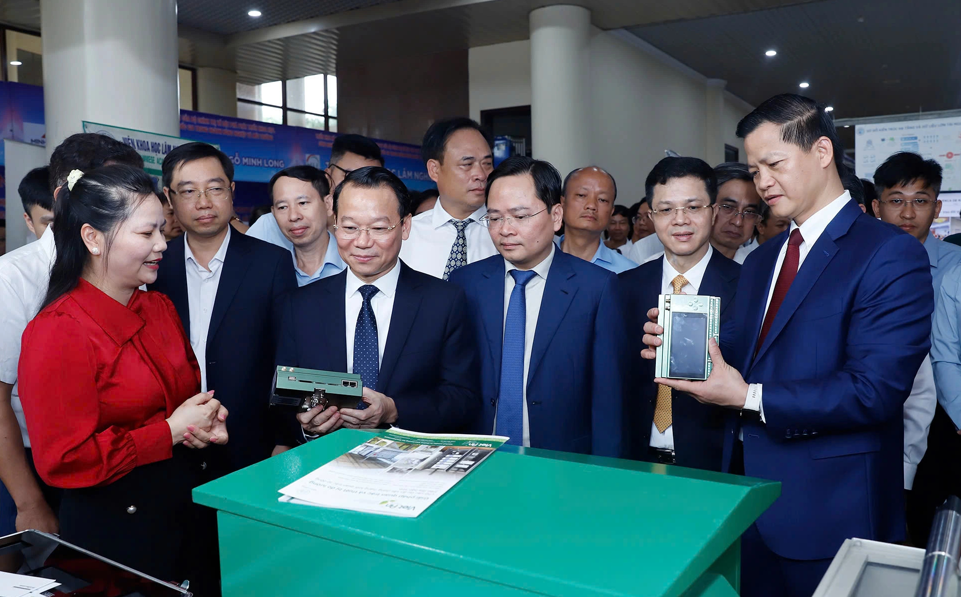 54% ngân sách để nuôi 'bộ máy' làm suy yếu nghiên cứu khoa học công nghệ - Ảnh 1. 54% ngân sách để nuôi 'bộ máy' làm suy yếu nghiên cứu khoa học công nghệ - Ảnh 1.