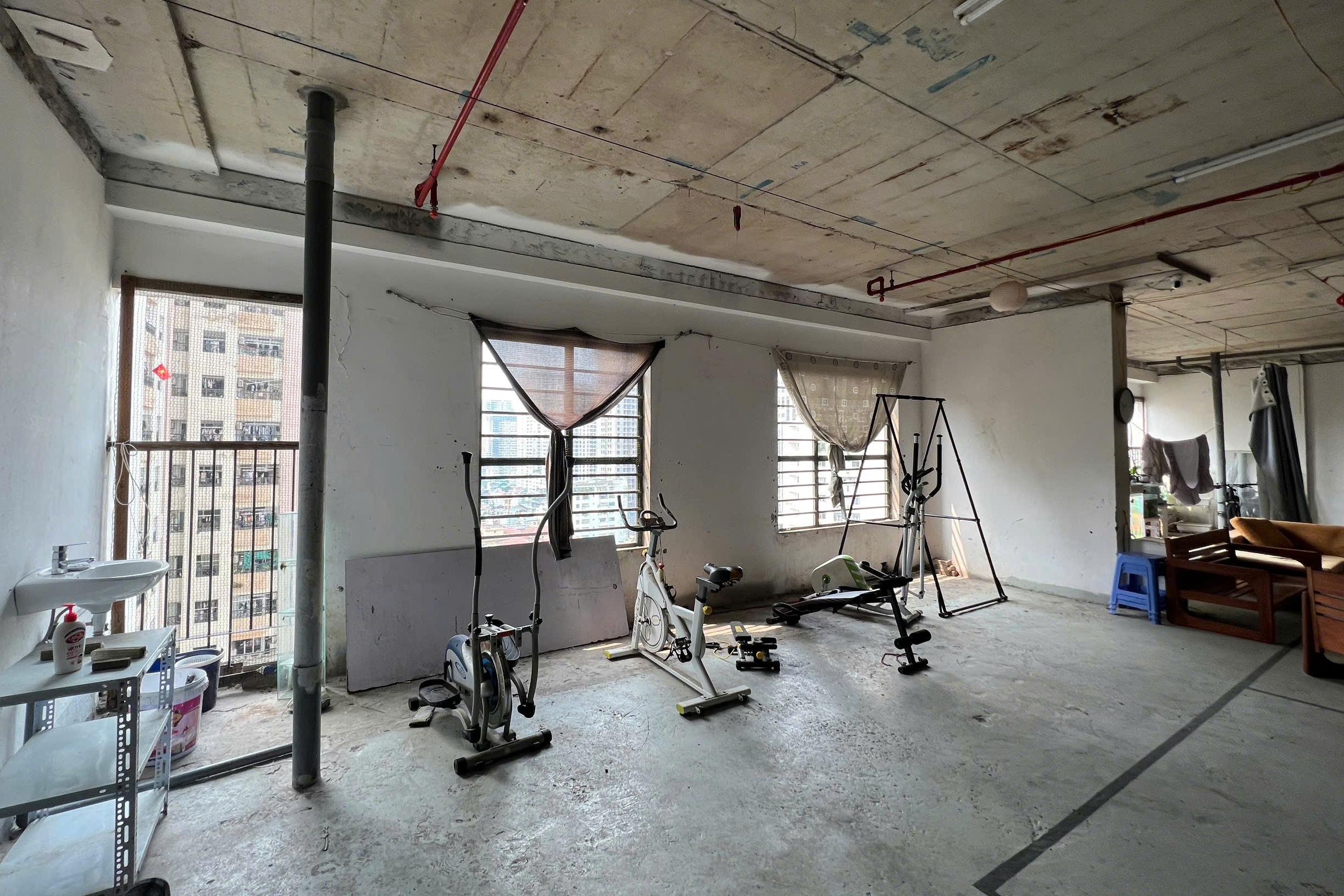 Hợp thức hóa vi phạm tại chung cư Golden West Hà Nội: Cấp sổ đỏ cho 670 căn hộ - Ảnh 8.