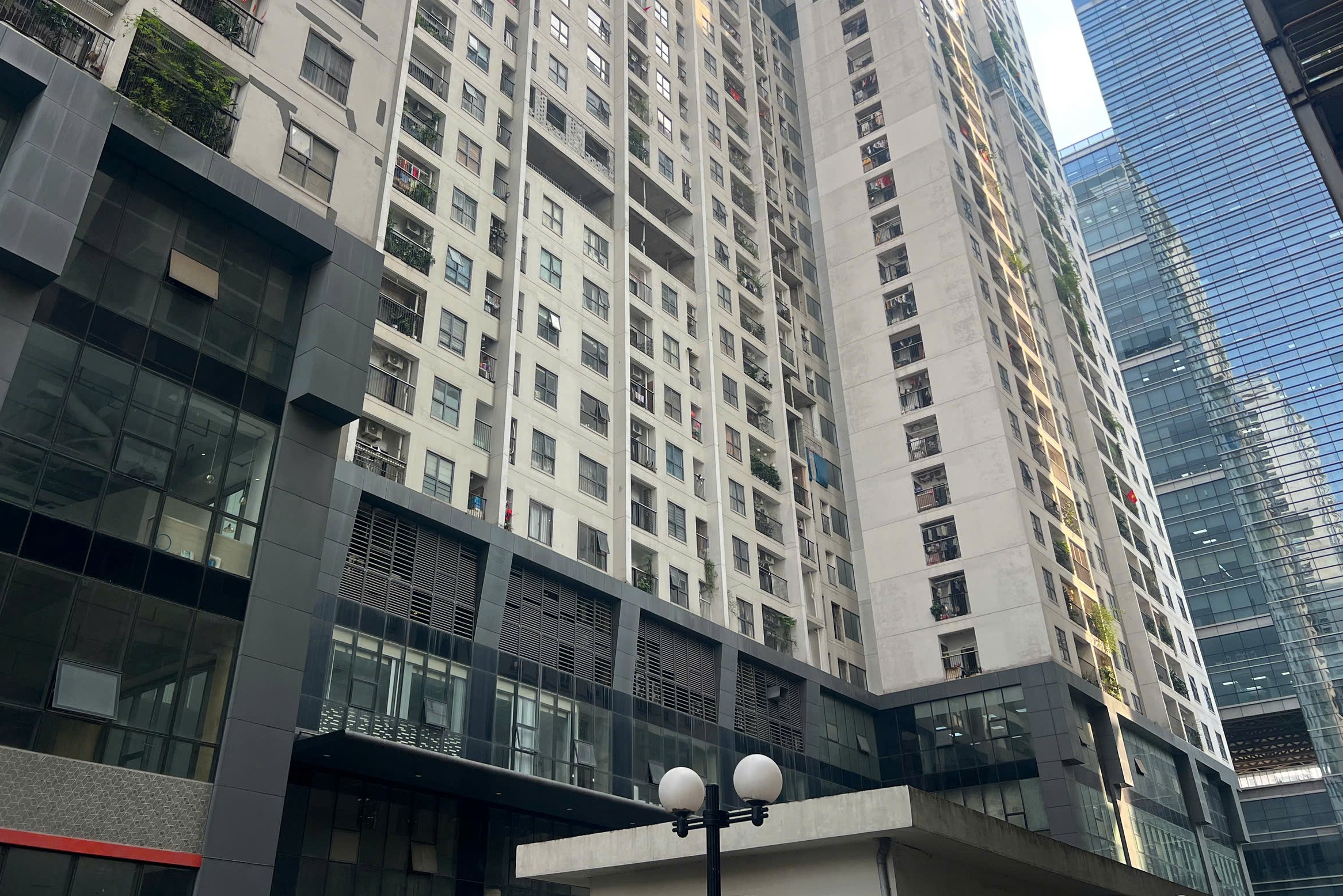 Hợp thức hóa vi phạm tại chung cư Golden West Hà Nội: Cấp sổ đỏ cho 670 căn hộ - Ảnh 5.