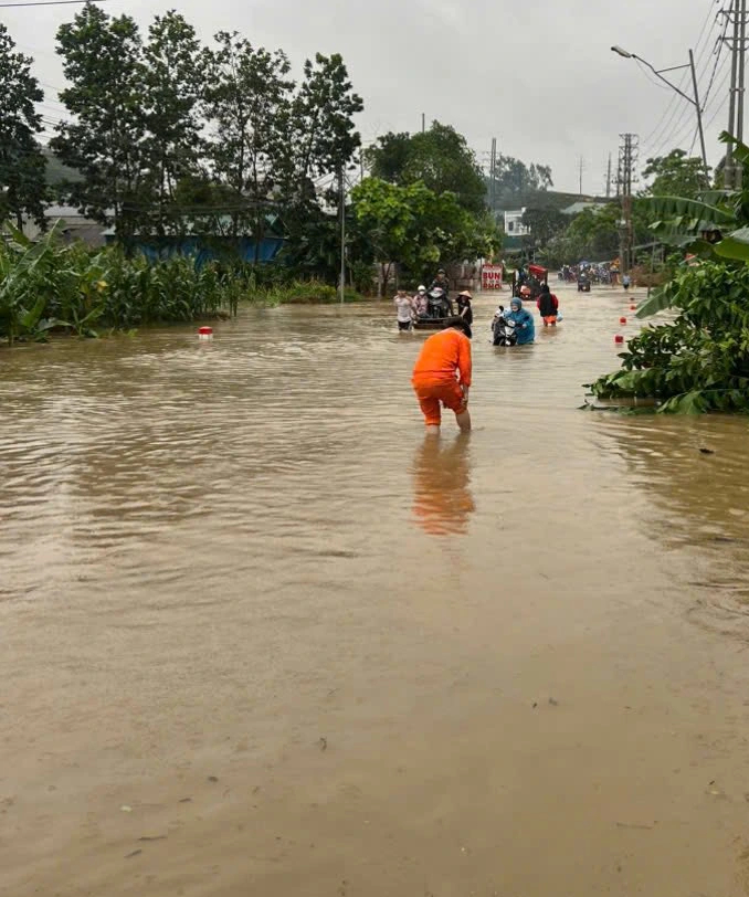 Mưa lớn gây ngập lụt, chia cắt đường giao thông Tuyên Quang - Hà Giang - Ảnh 2.