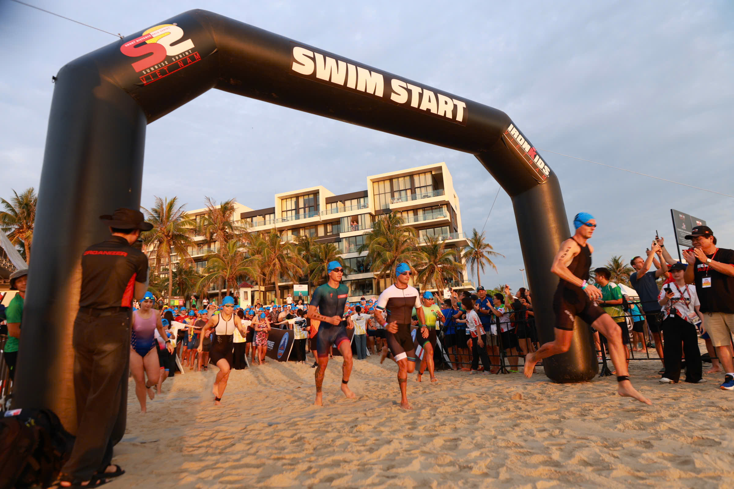 IRONMAN 70.3 Đà Nẵng: Chặng đua đầy cảm xúc giữa thiên nhiên tuyệt vời IRONMAN 70.3 Đà Nẵng: Chặng đua đầy cảm xúc giữa thiên nhiên tuyệt vời