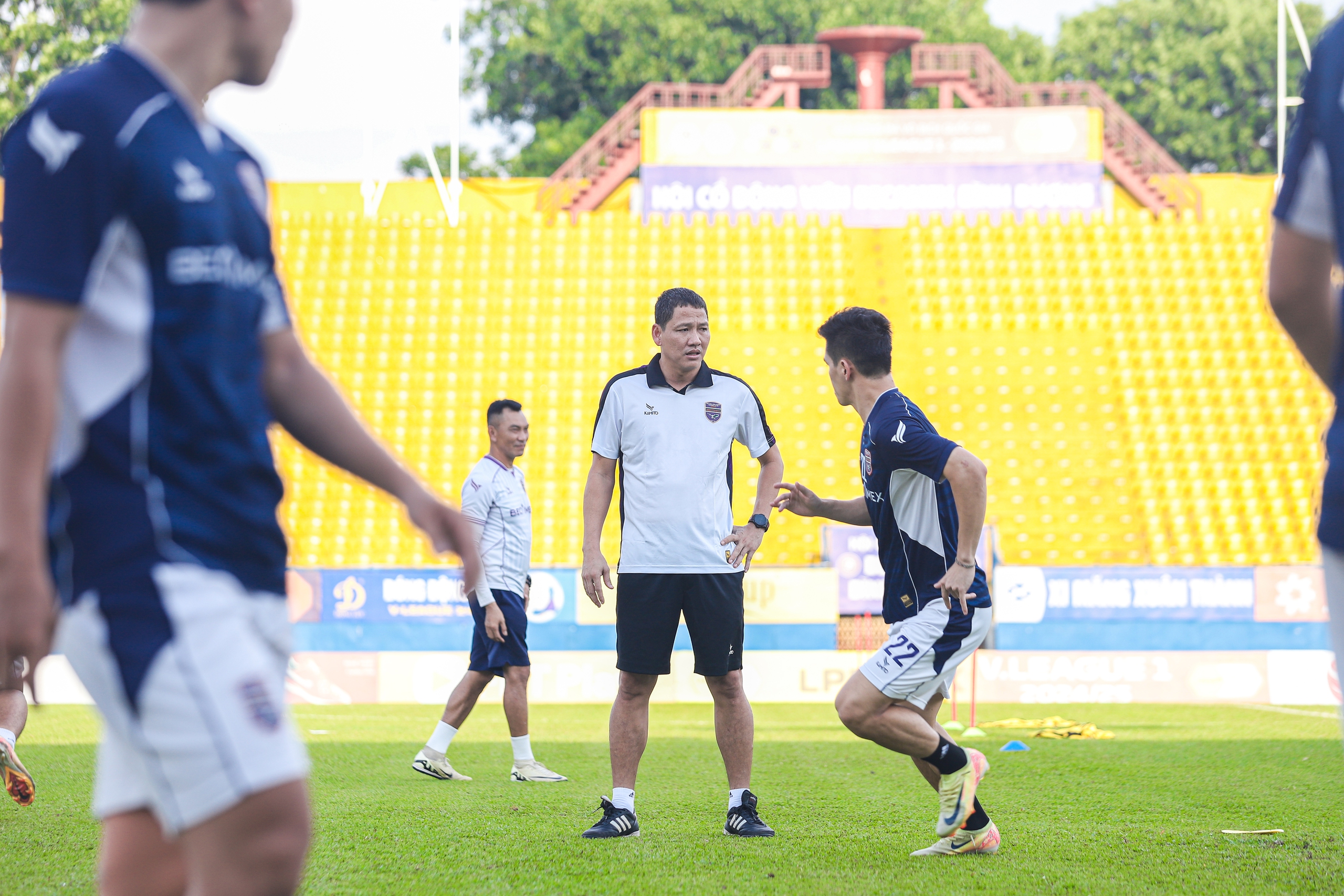HAGL sáng cửa, Hải Phòng không còn nơm nớp: Nhưng cuộc chiến trụ hạng V-League vẫn dữ dội- Ảnh 2. HAGL sáng cửa, Hải Phòng không còn nơm nớp: Nhưng cuộc chiến trụ hạng V-League vẫn dữ dội- Ảnh 2.