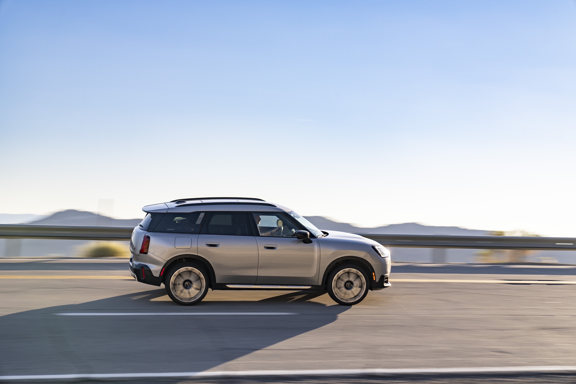 Mini Countryman 2025 'lột xác' thiết kế, có chinh phục được khách Việt với giá 2,6 tỉ - Ảnh 7. Mini Countryman 2025 'lột xác' thiết kế, có chinh phục được khách Việt với giá 2,6 tỉ - Ảnh 7.