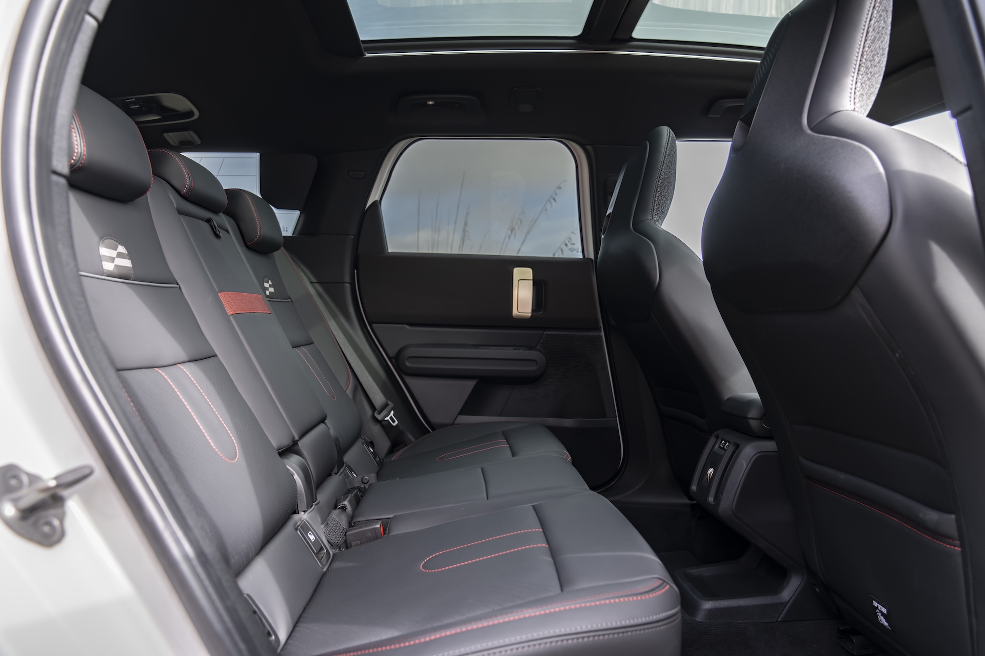 Mini Countryman 2025 'lột xác' thiết kế, có chinh phục được khách Việt với giá 2,6 tỉ - Ảnh 6. Mini Countryman 2025 'lột xác' thiết kế, có chinh phục được khách Việt với giá 2,6 tỉ - Ảnh 6.