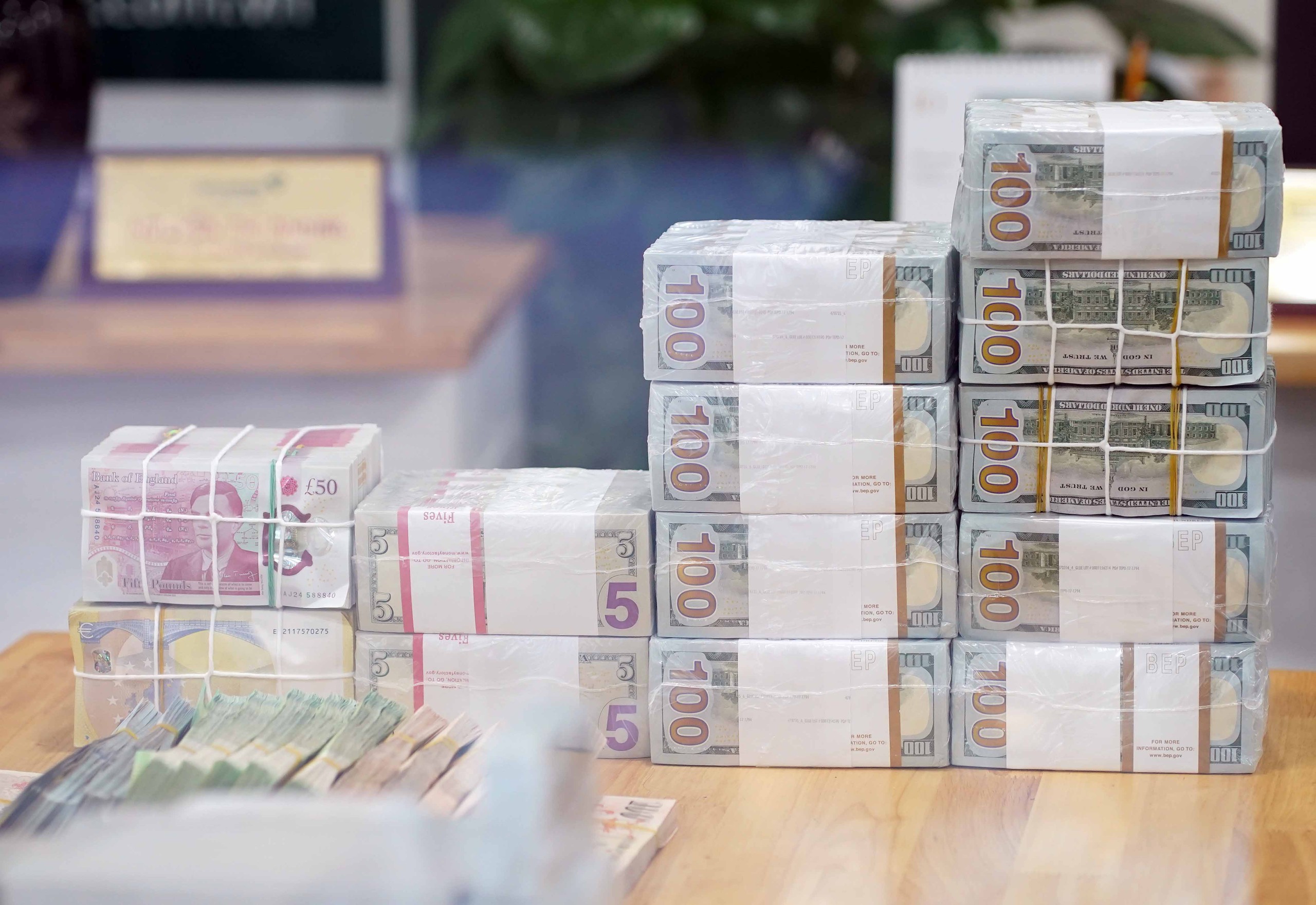 Giá USD hôm nay 8.2.2026: Bật tăng đẩy euro, bảng Anh sụt giảm- Ảnh 1.