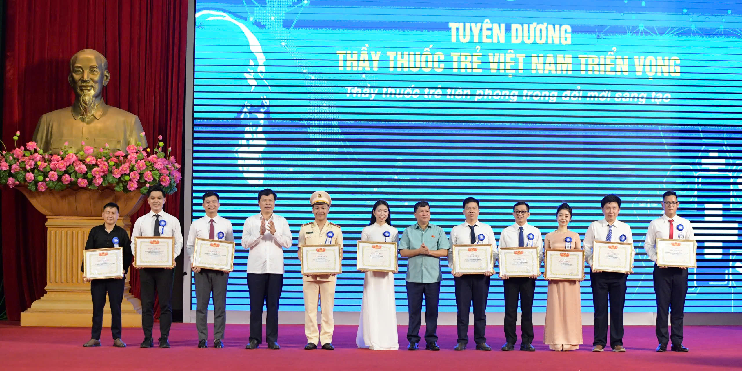Thầy thuốc trẻ Việt Nam xung kích trong kỷ nguyên số và khát vọng hùng cường - Ảnh 6. Thầy thuốc trẻ Việt Nam xung kích trong kỷ nguyên số và khát vọng hùng cường - Ảnh 6.