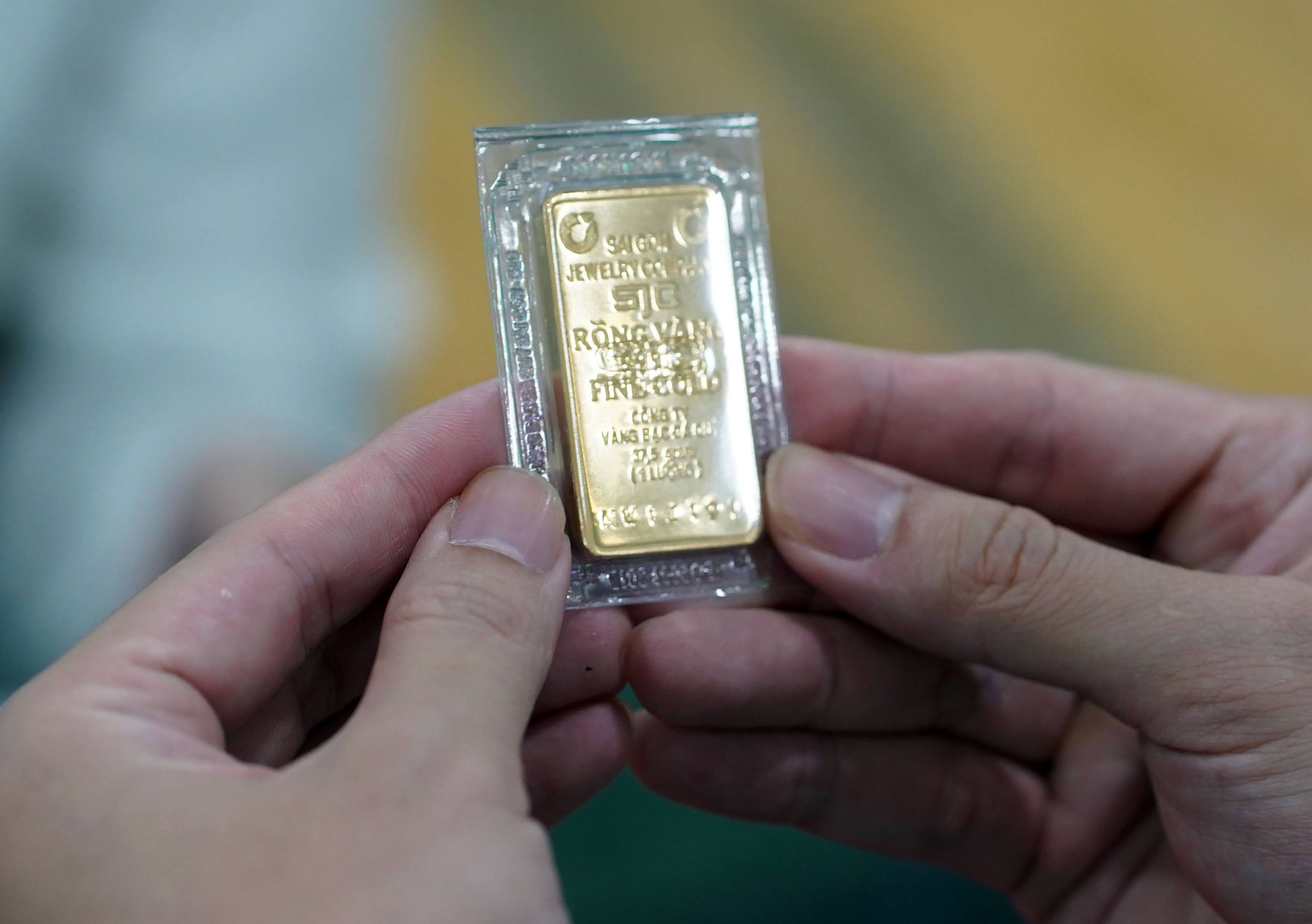 Giá vàng hôm nay 6.12.2025: Trong nước đắt hơn thế giới gần 21 triệu đồng một lượng- Ảnh 1. Giá vàng hôm nay 6.12.2025: Trong nước đắt hơn thế giới gần 21 triệu đồng một lượng- Ảnh 1.