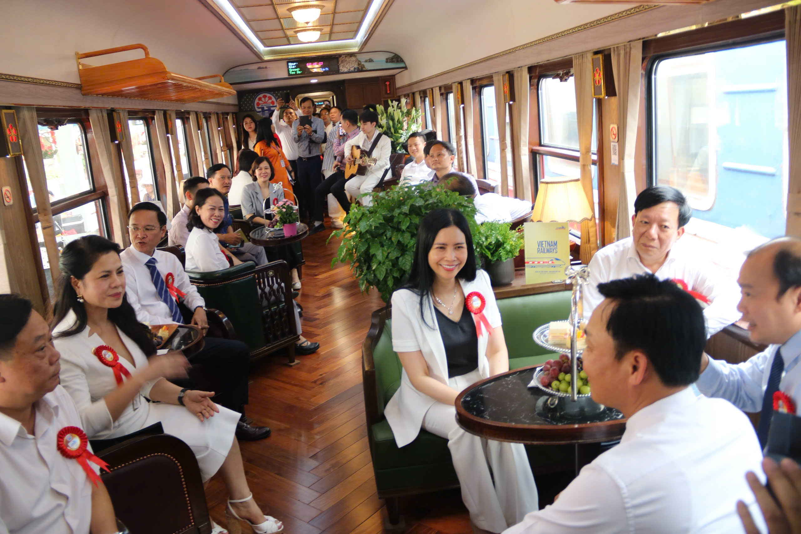 Thêm hành trình sang trọng đưa khách đến Hải Phòng- Ảnh 1. Thêm hành trình sang trọng đưa khách đến Hải Phòng- Ảnh 1.