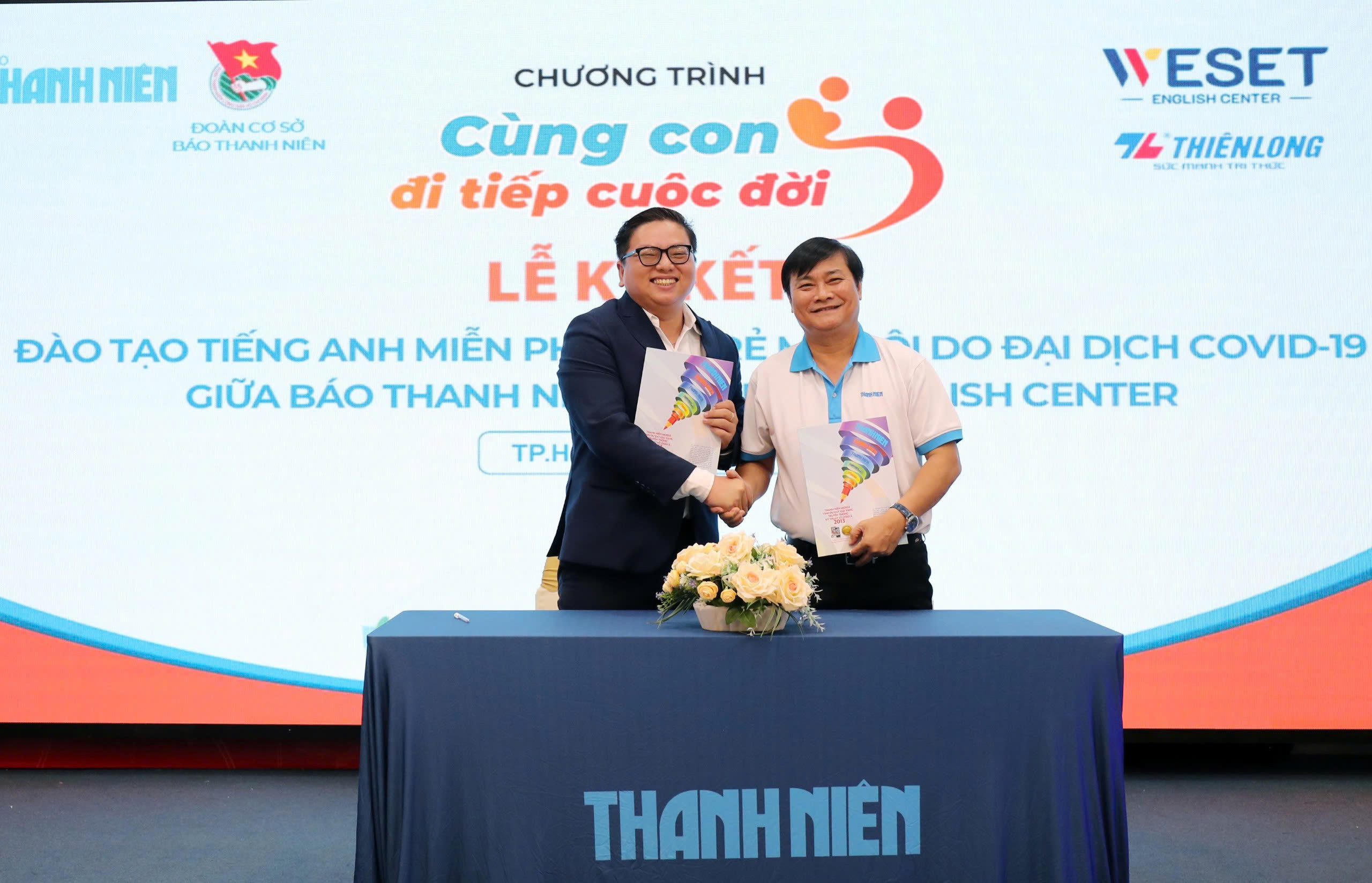 Lễ ký kết học bổng tiếng Anh miễn phí