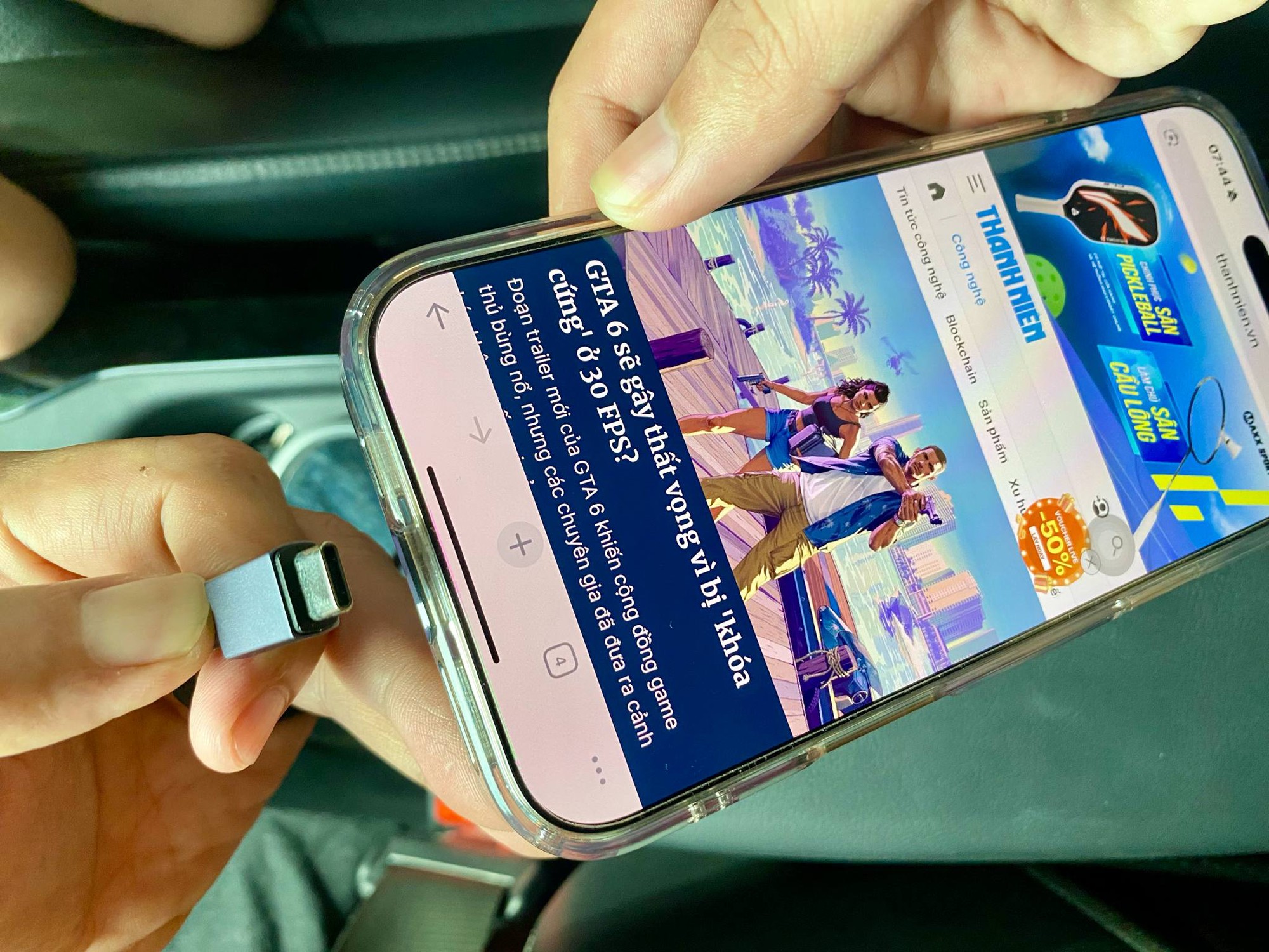 Sạc pin smartphone trên ô tô liệu có an toàn? - Ảnh 1.