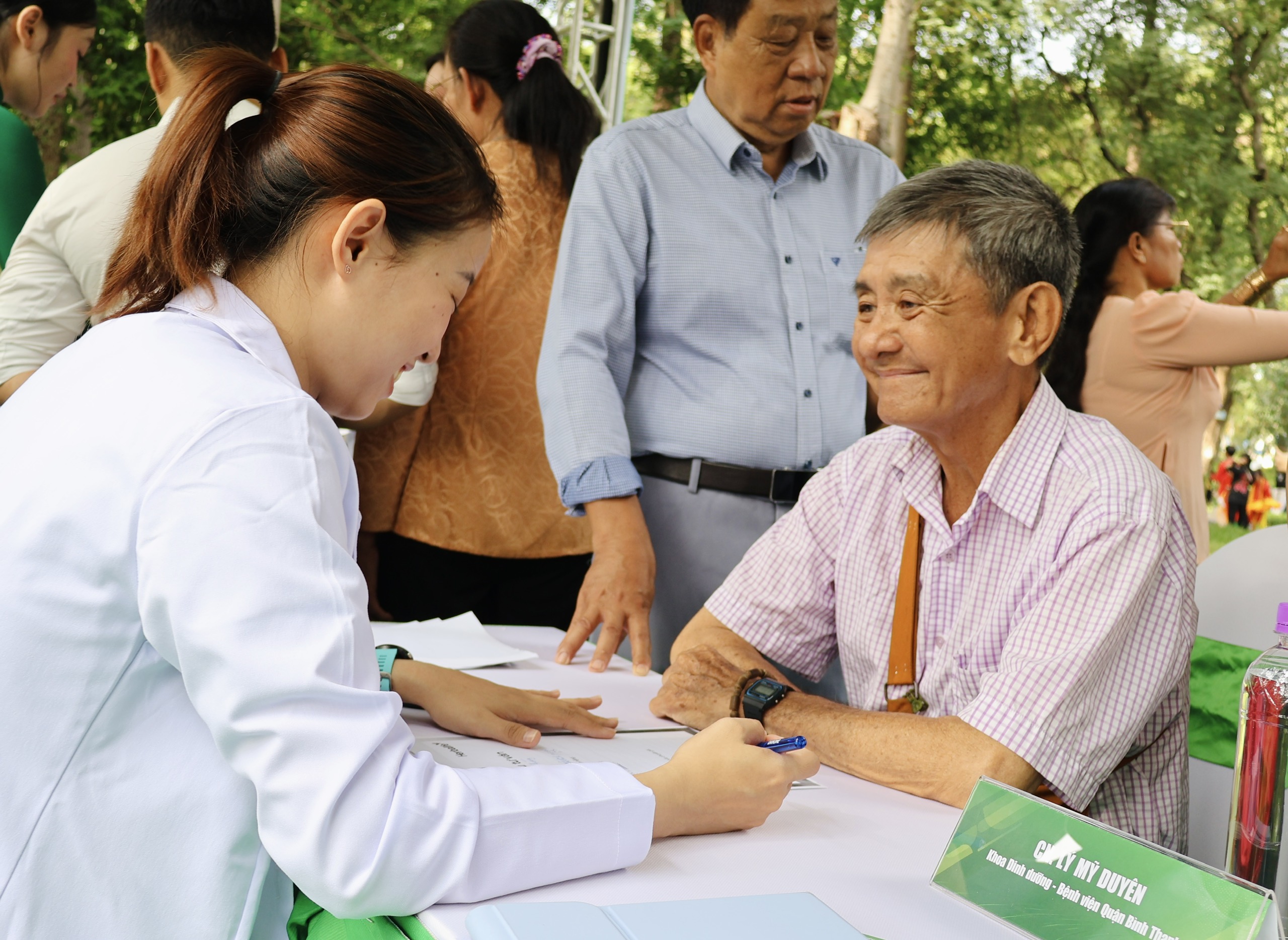 Người dân đổ về Dinh Độc Lập tham gia chương trình dinh dưỡng cộng đồng- Ảnh 3. Người dân đổ về Dinh Độc Lập tham gia chương trình dinh dưỡng cộng đồng- Ảnh 3.