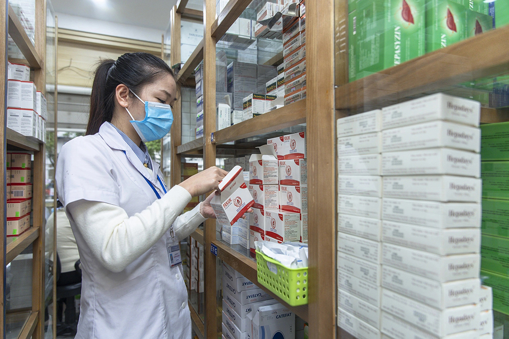 Thuốc giả lọt lưới do thói quen mua bán không đơn - Ảnh 2.