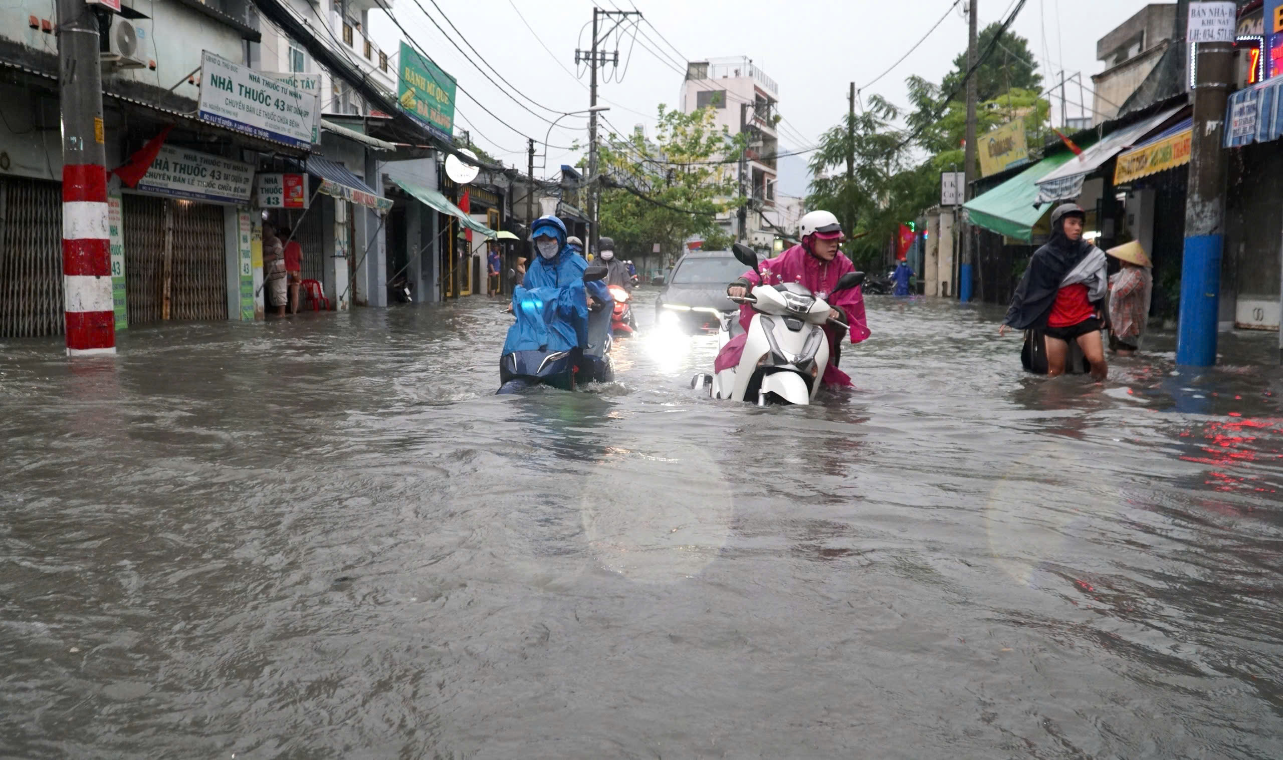 Đêm qua nhiều nơi mưa lớn, thời tiết tuần này thế nào?- Ảnh 1. Đêm qua nhiều nơi mưa lớn, thời tiết tuần này thế nào?- Ảnh 1.