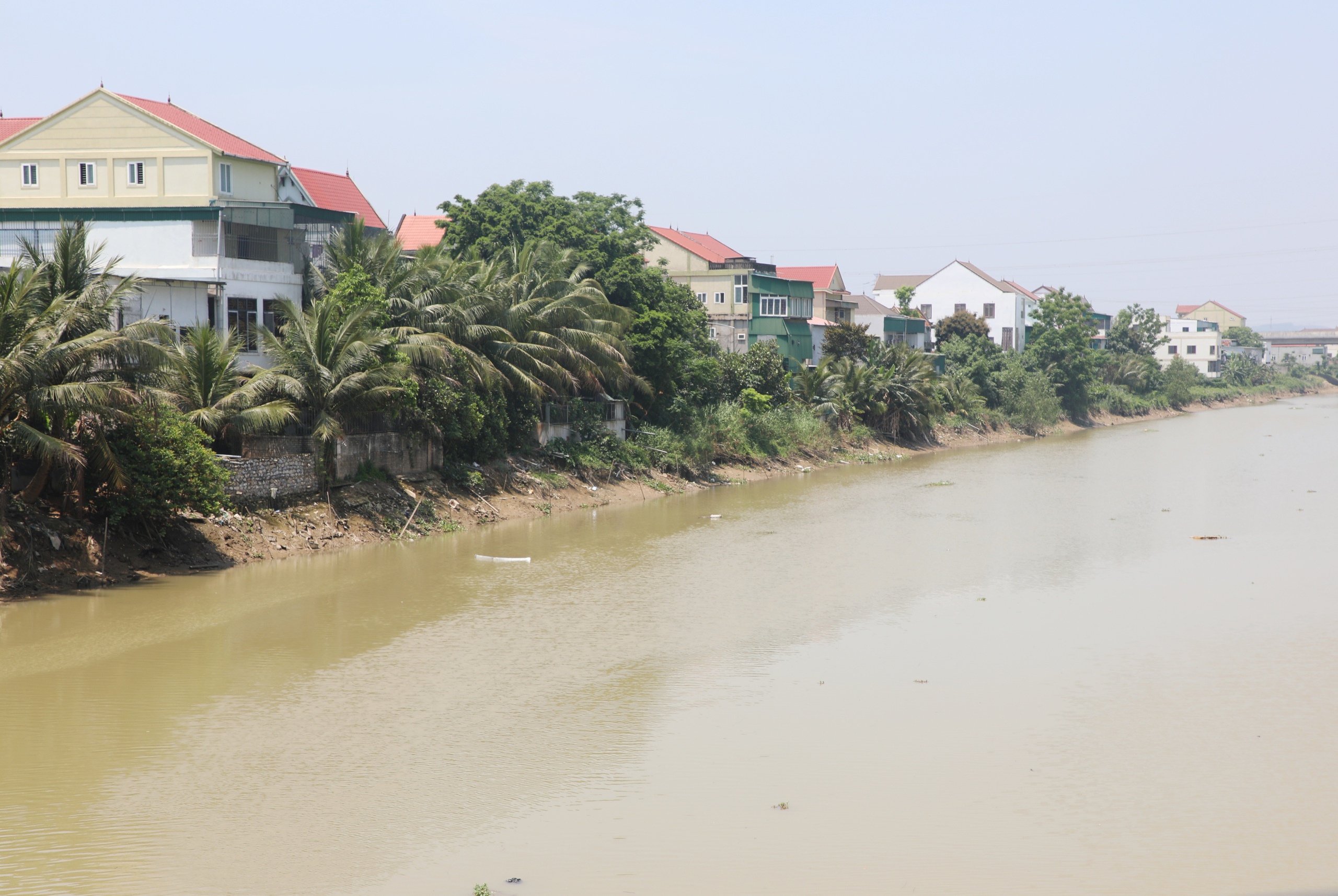 Gác suốt ngày đêm để chặn… xây nhà trái phép- Ảnh 1. Gác suốt ngày đêm để chặn… xây nhà trái phép- Ảnh 1.