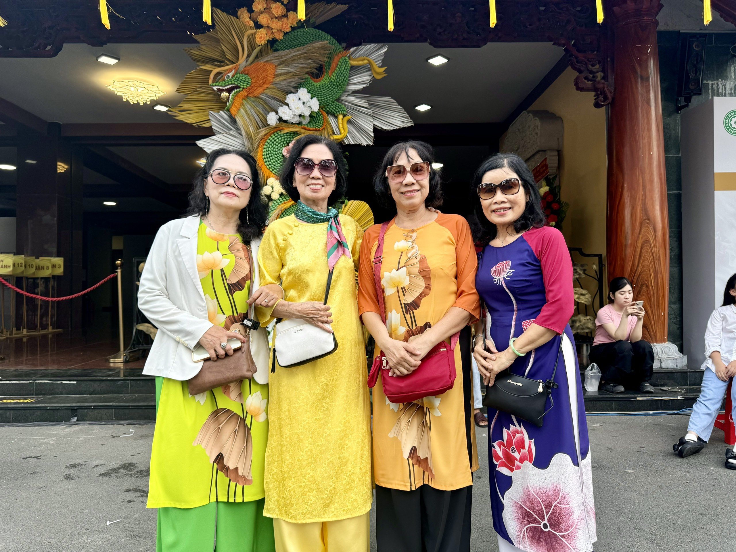 Người dân TP.HCM đi chùa mừng lễ Phật đản, thấy lòng bình an, hướng thiện- Ảnh 4. Người dân TP.HCM đi chùa mừng lễ Phật đản, thấy lòng bình an, hướng thiện- Ảnh 4.