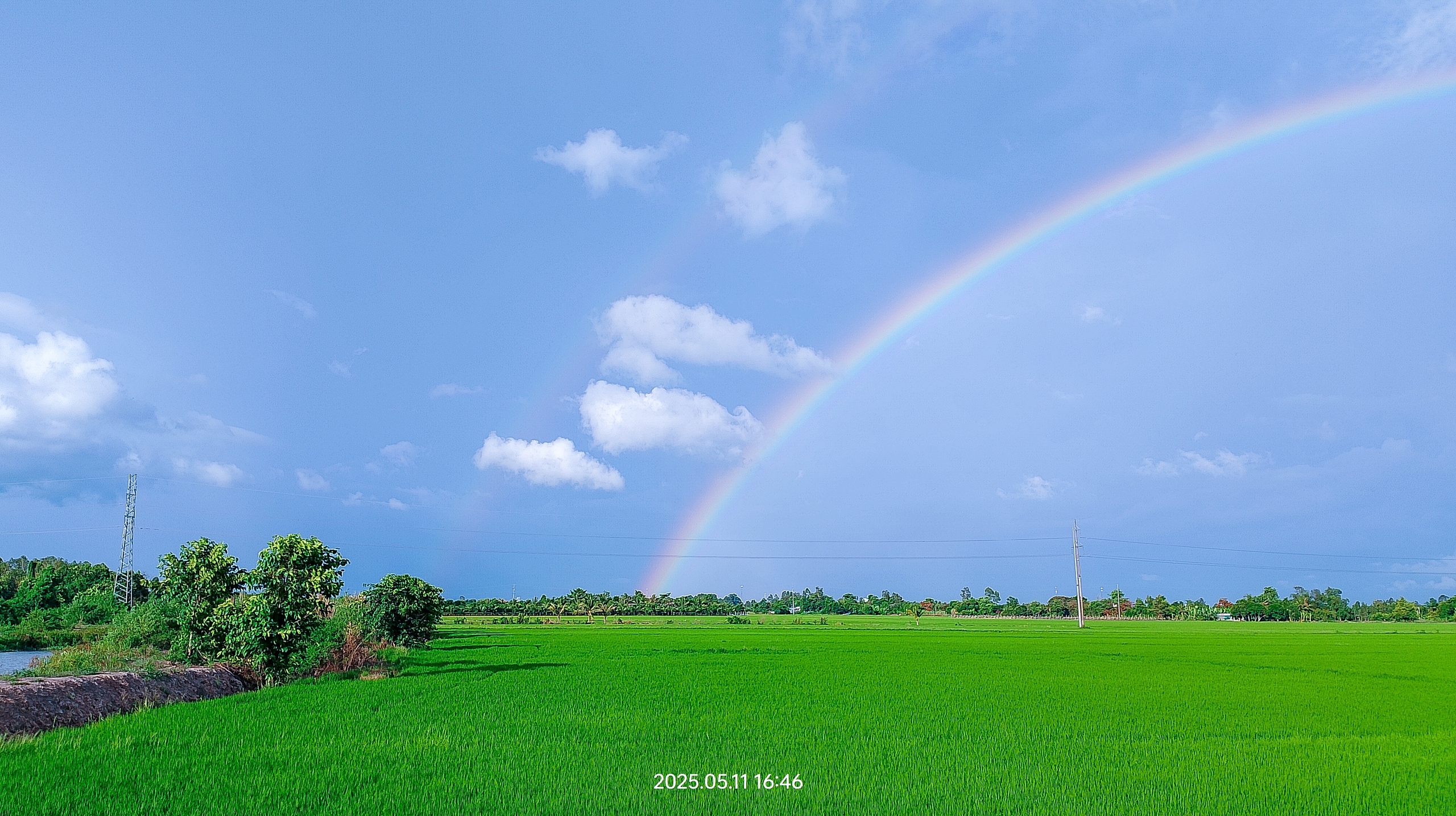 Cầu vồng đôi vừa xuất hiện ở miền Tây, nhiều người bất ngờ khi nhìn thấy- Ảnh 2.