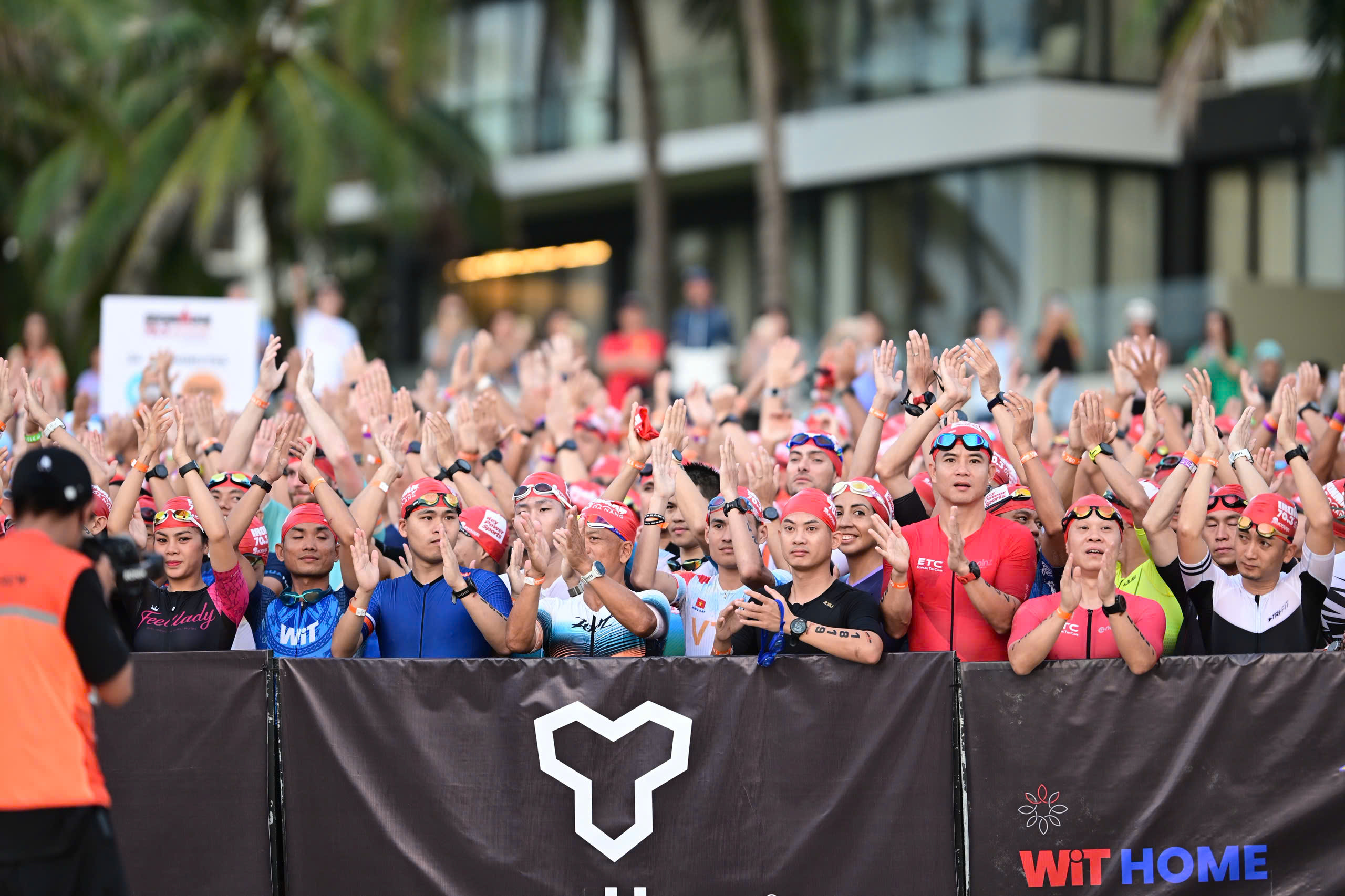 Hàng nghìn ‘người thép’ lao ra biển Sơn Thủy tranh tài IRONMAN 70.3 Đà Nẵng Hàng nghìn ‘người thép’ lao ra biển Sơn Thủy tranh tài IRONMAN 70.3 Đà Nẵng