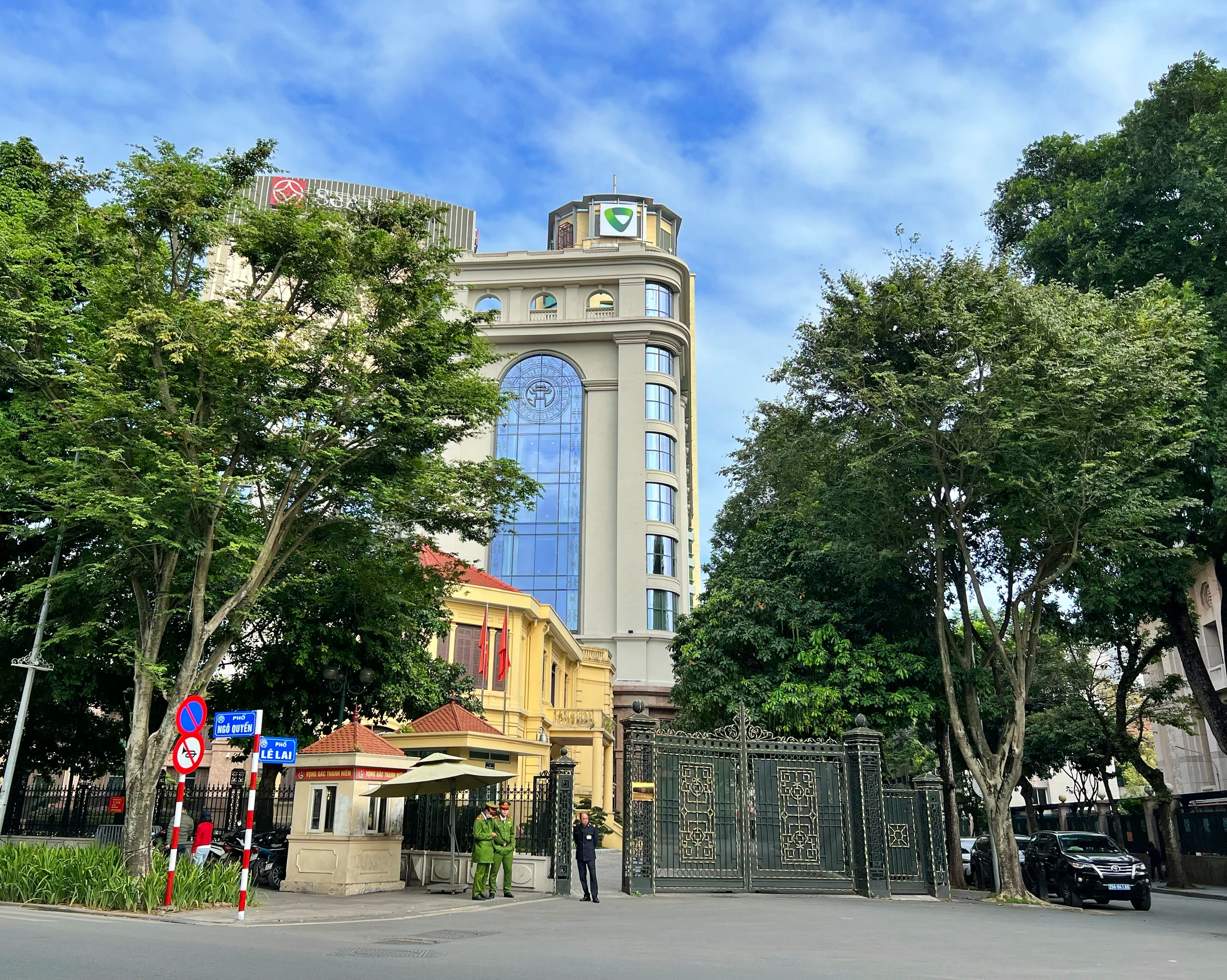 Thành ủy Hà Nội nêu tiêu chí lựa chọn bí thư, chủ tịch xã, phường mới- Ảnh 1. Thành ủy Hà Nội nêu tiêu chí lựa chọn bí thư, chủ tịch xã, phường mới- Ảnh 1.