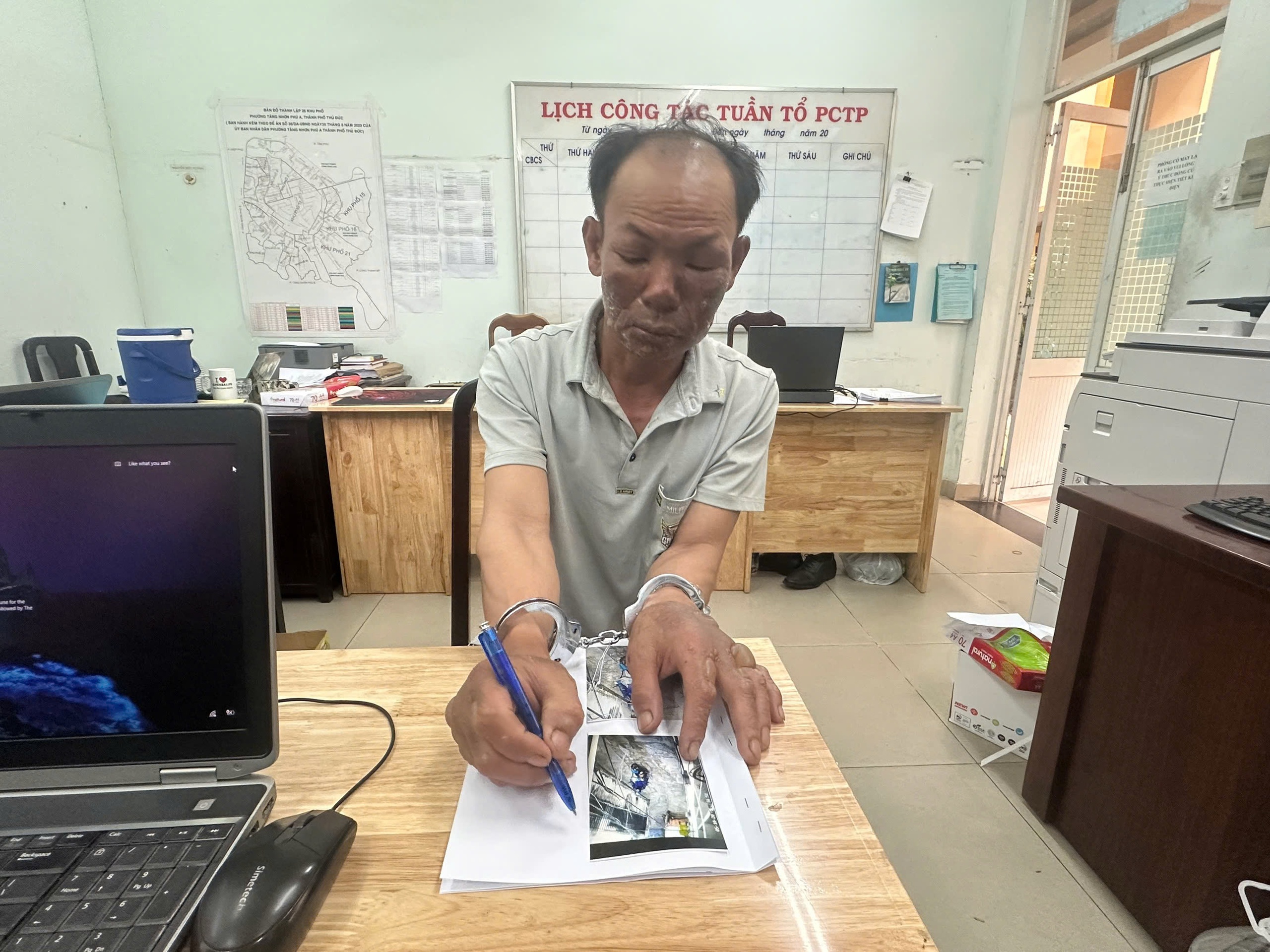 Nghi phạm phóng hỏa làm 3 người tử vong ở Thủ Đức khai gì?- Ảnh 1. Nghi phạm phóng hỏa làm 3 người tử vong ở Thủ Đức khai gì?- Ảnh 1.