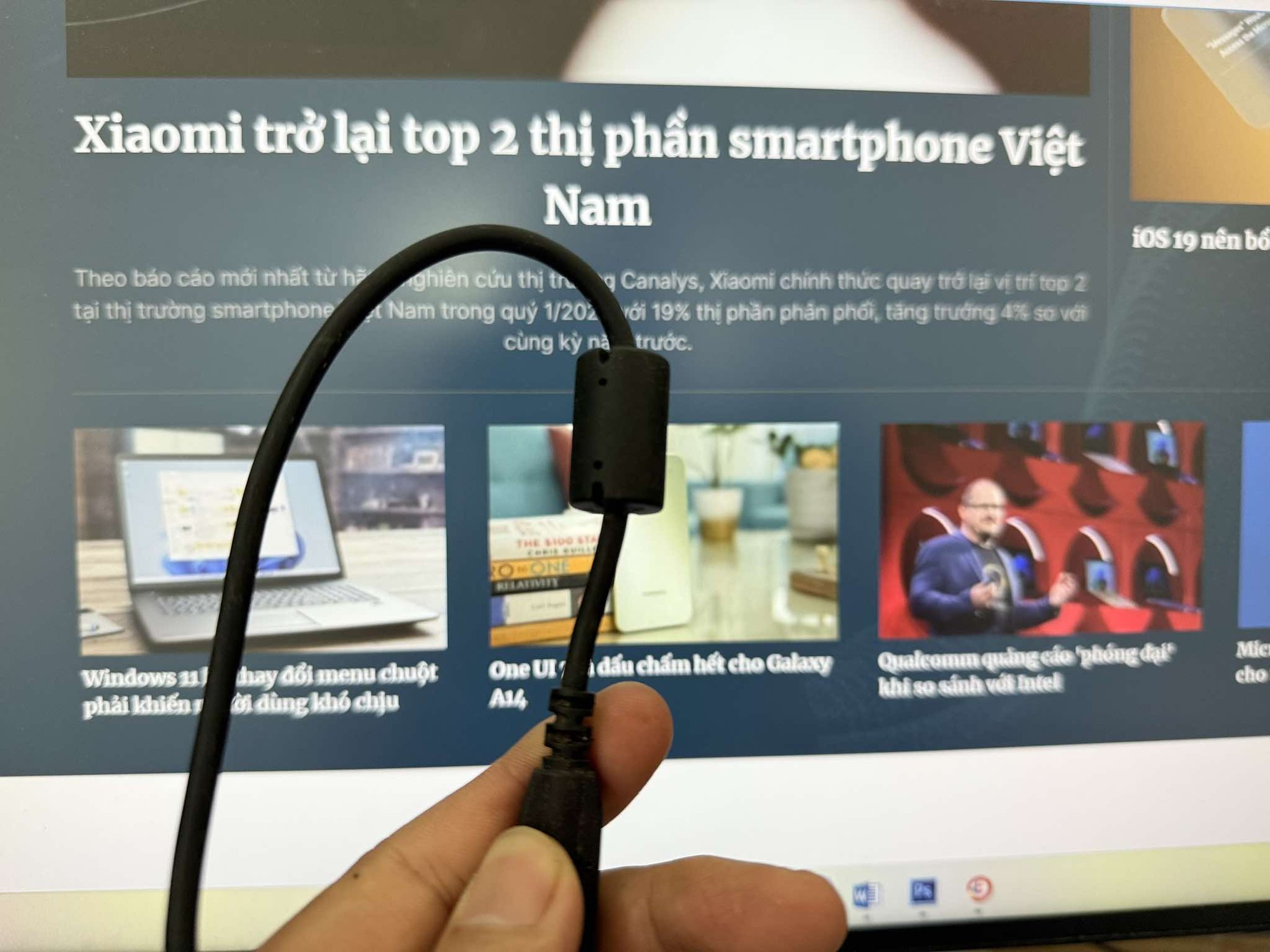 Mục đích hình trụ màu đen ở cuối một số cáp kết nối - Ảnh 1.