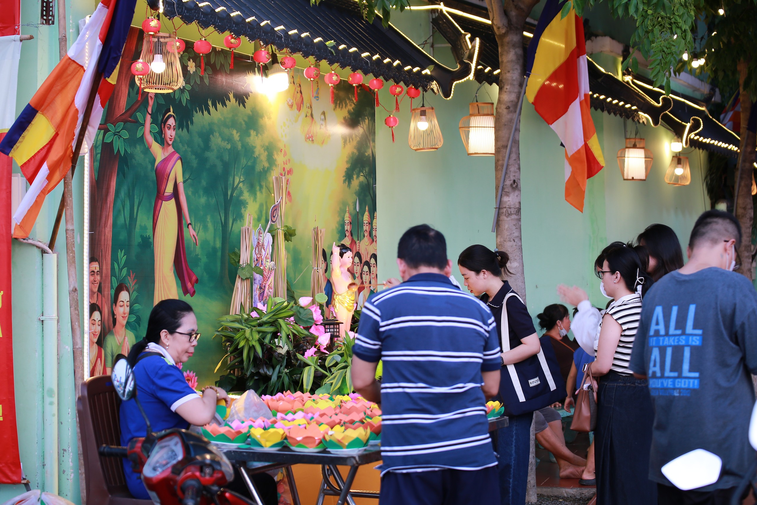 Chùa tại TP.HCM: Chốn thanh tịnh giữa dòng xô bồ - Ảnh 4.