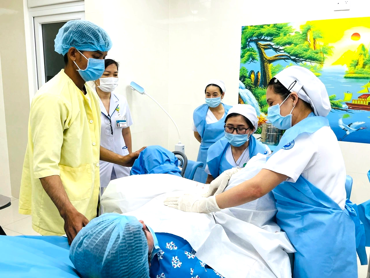 TP.HCM hiện có bao nhiêu điều dưỡng, hộ sinh?- Ảnh 2. TP.HCM hiện có bao nhiêu điều dưỡng, hộ sinh?- Ảnh 2.