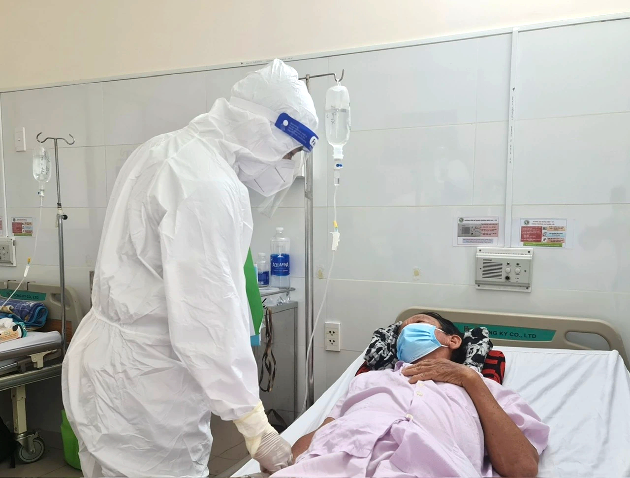TP.HCM hiện có bao nhiêu điều dưỡng, hộ sinh?- Ảnh 3. TP.HCM hiện có bao nhiêu điều dưỡng, hộ sinh?- Ảnh 3.