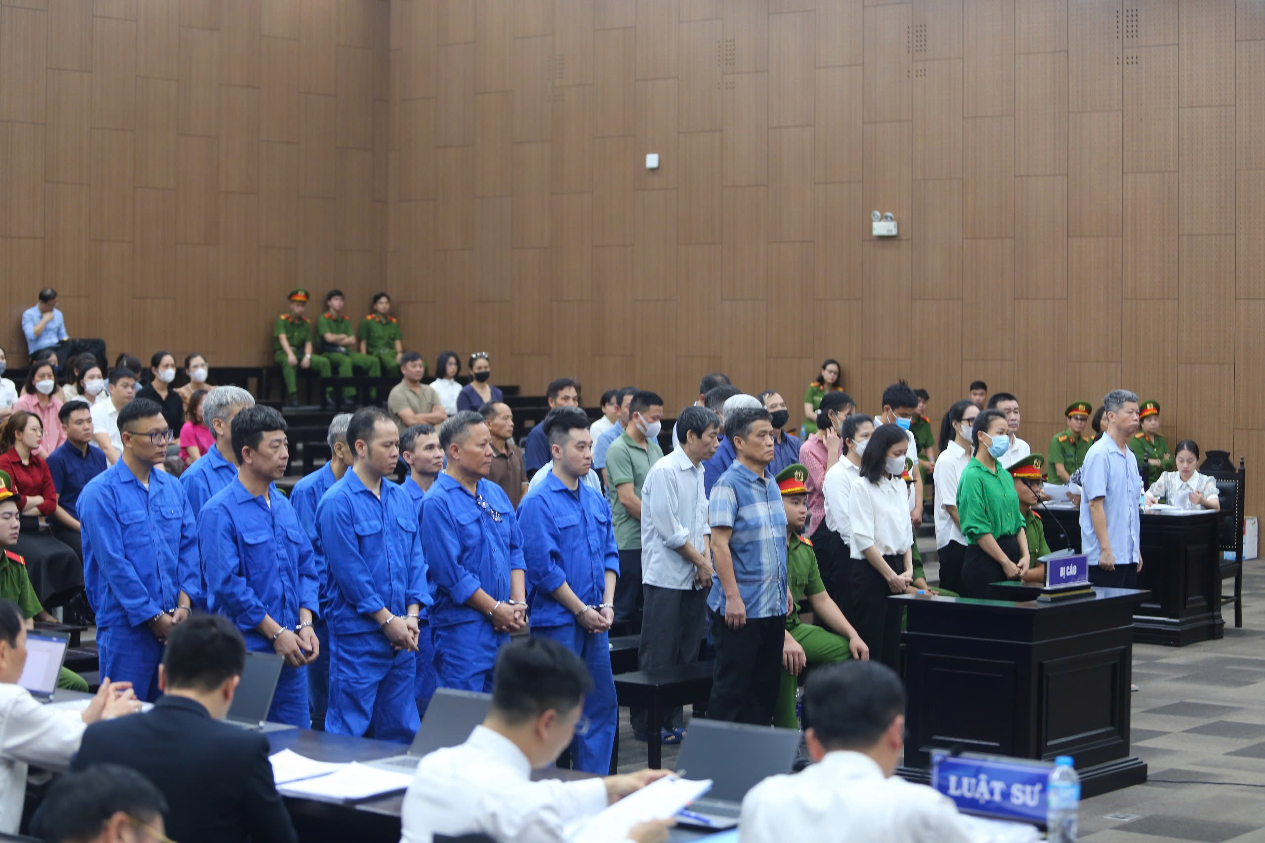 Chủ tịch Công ty Thái Dương bật khóc vì khai thác đất hiếm trái phép - Ảnh 2. Chủ tịch Công ty Thái Dương bật khóc vì khai thác đất hiếm trái phép - Ảnh 2.