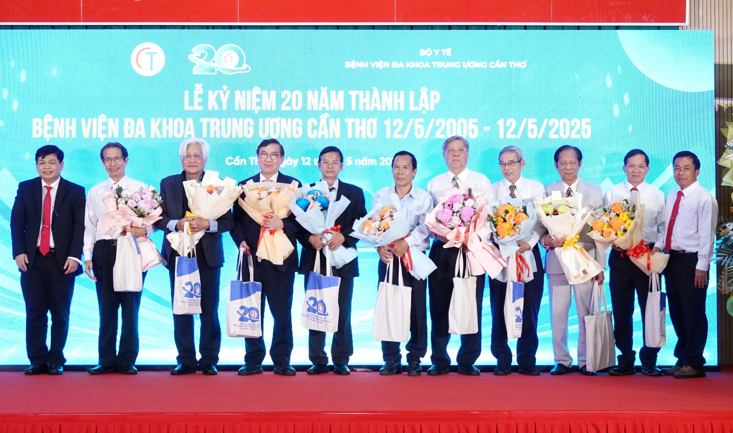 Bệnh viện đa khoa Trung ương Cần Thơ: Thực hiện 10 ca ghép thận, hướng tới ghép gan - Ảnh 2. Bệnh viện đa khoa Trung ương Cần Thơ: Thực hiện 10 ca ghép thận, hướng tới ghép gan - Ảnh 2.