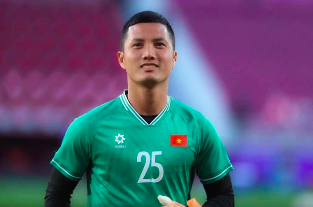 Đình Triệu tái xuất và vẫn quá hay, thủ môn trẻ HAGL phải cạnh tranh gay gắt
- Ảnh 2. Đình Triệu tái xuất và vẫn quá hay, thủ môn trẻ HAGL phải cạnh tranh gay gắt
- Ảnh 2.